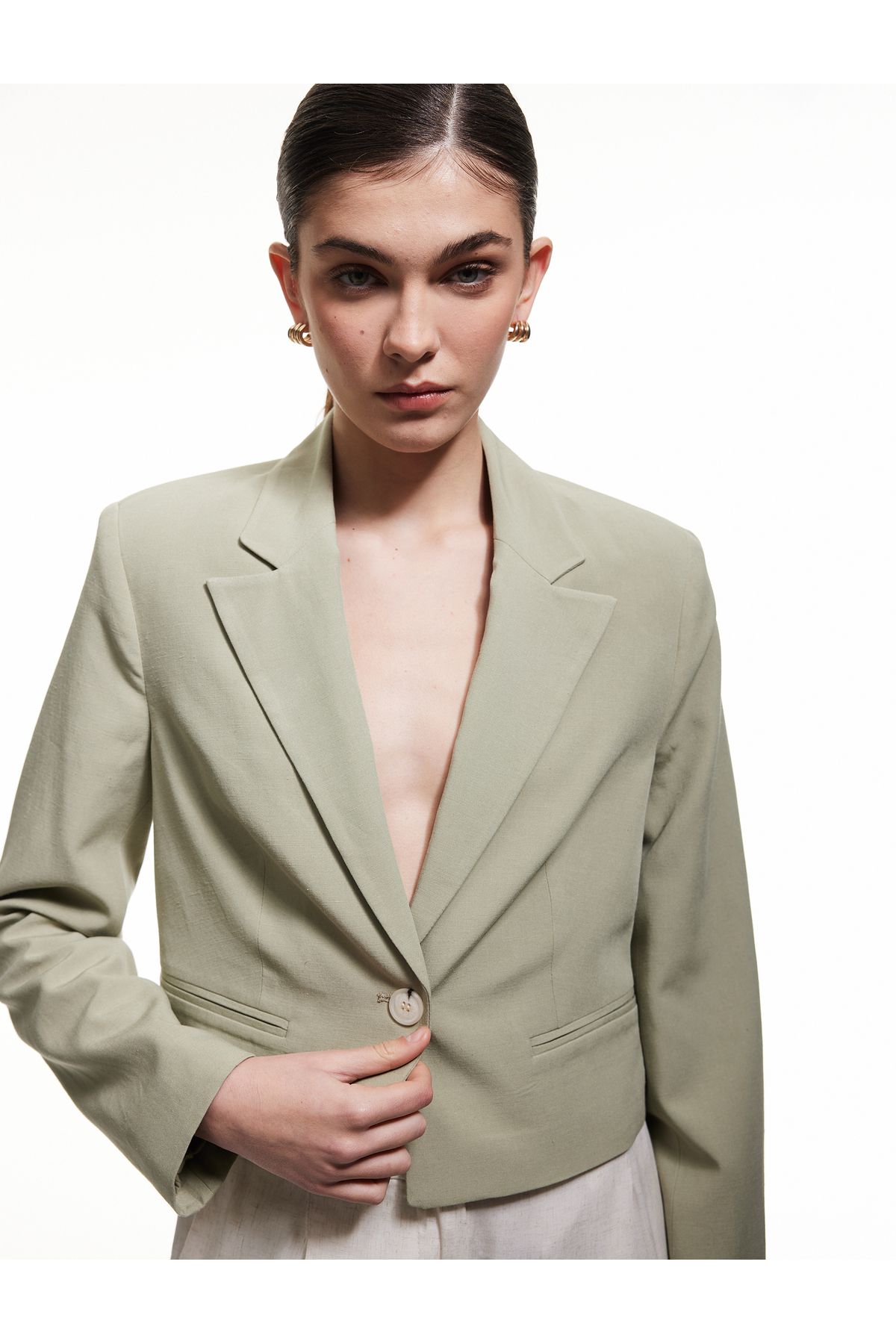 Koton Yeni Sezon Viskon-Keten Karışımlı Klasik Kruvaze Crop Blazer Ceket
