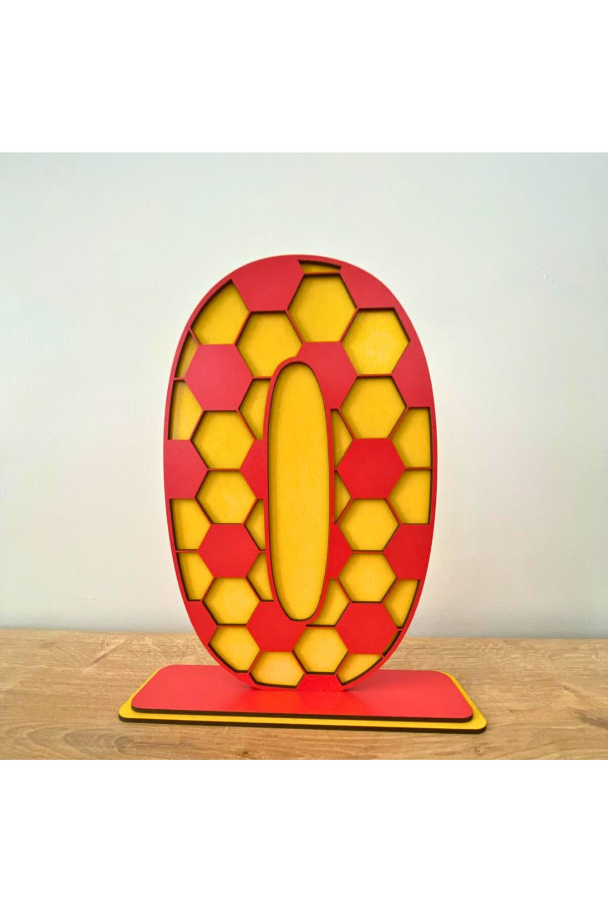 WoodenZoo 0 Yaş Doğum Günü Masa Dekoru-2 (Galatasaray temalı sarı-kırmızı)