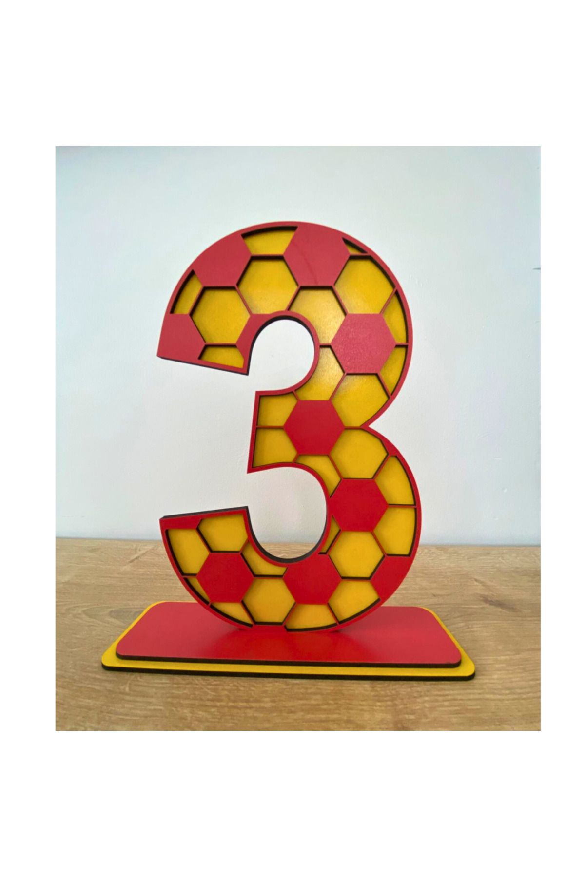 WoodenZoo 3 Yaş Doğum Günü Masa Dekoru-2 (Galatasaray temalı sarı-kırmızı)
