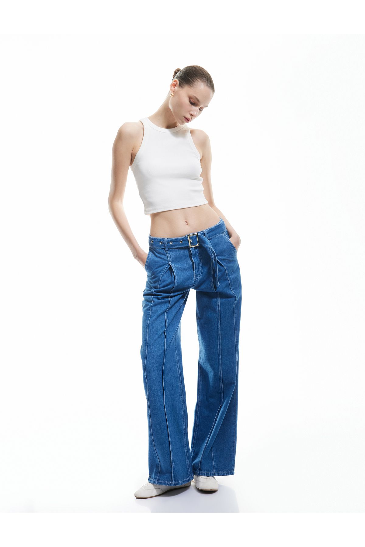Koton Yeni Sezon Geniş Paça Kemer Detaylı Pileli Pamuklu Jean Pantolon - Wide Leg Jeans