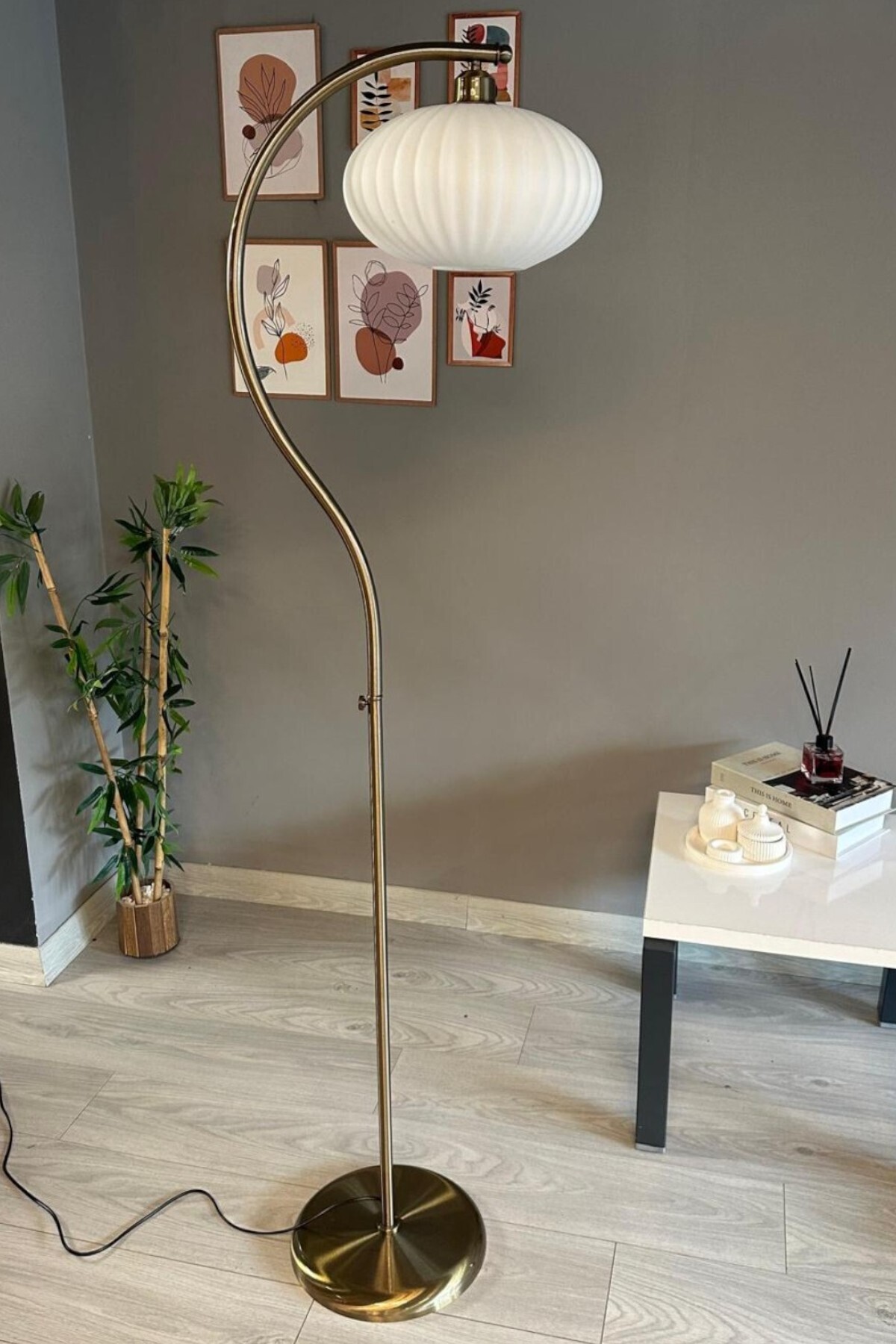 Bamyum Elegant Beyaz Cam Lambader Eskitme S Gövde Modern Dekoratif Metal Oturma Odası Çalışma Odası Zemin