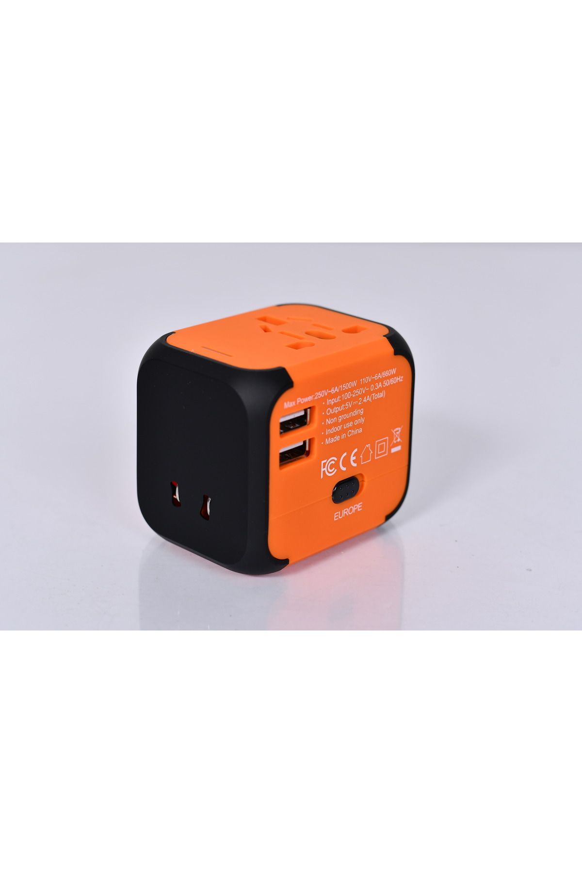 MORANO-Multi-use USB travel adapter that can be used in more than 150 countries 3