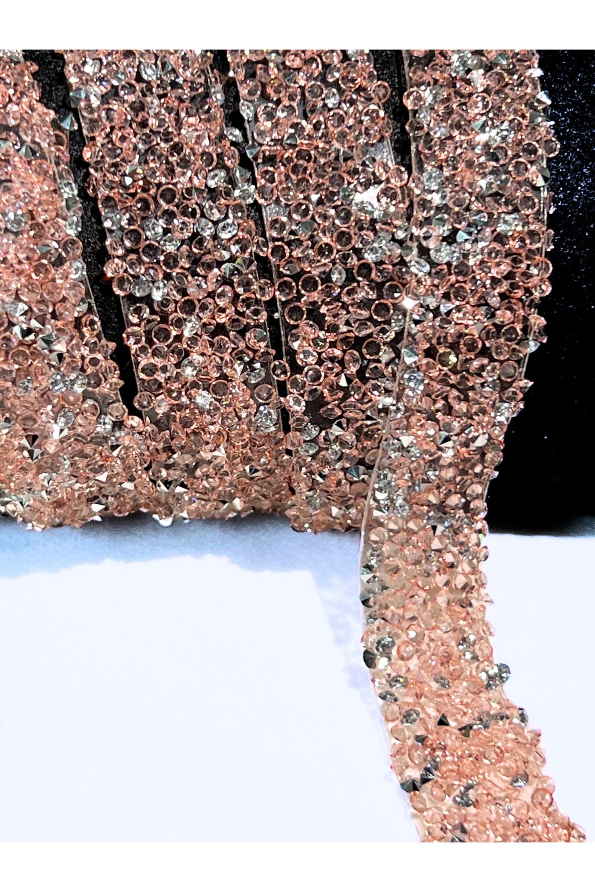 WeddingShopStone Işıltılı Zarafet: Pembe Pudra Kristal Taşlı Ütüyle Yapışan Aplik Şerit - Giyim Tekstil Hobi 100cm