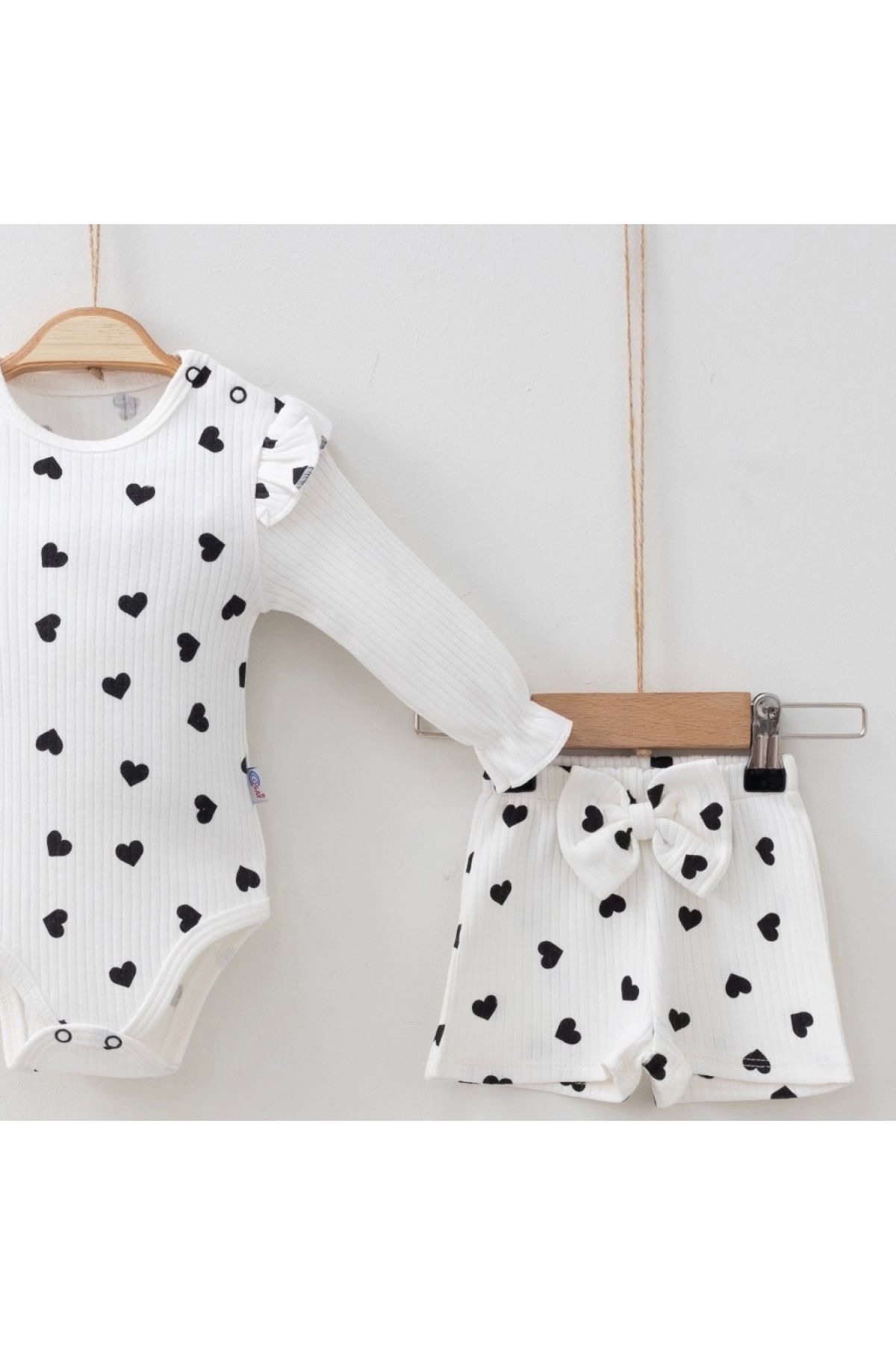 BYB MODA TASARIM 3-12 Ay Kız Bebek Alt&Üst Takımı Şortlu Kalp 2'li Beyaz
