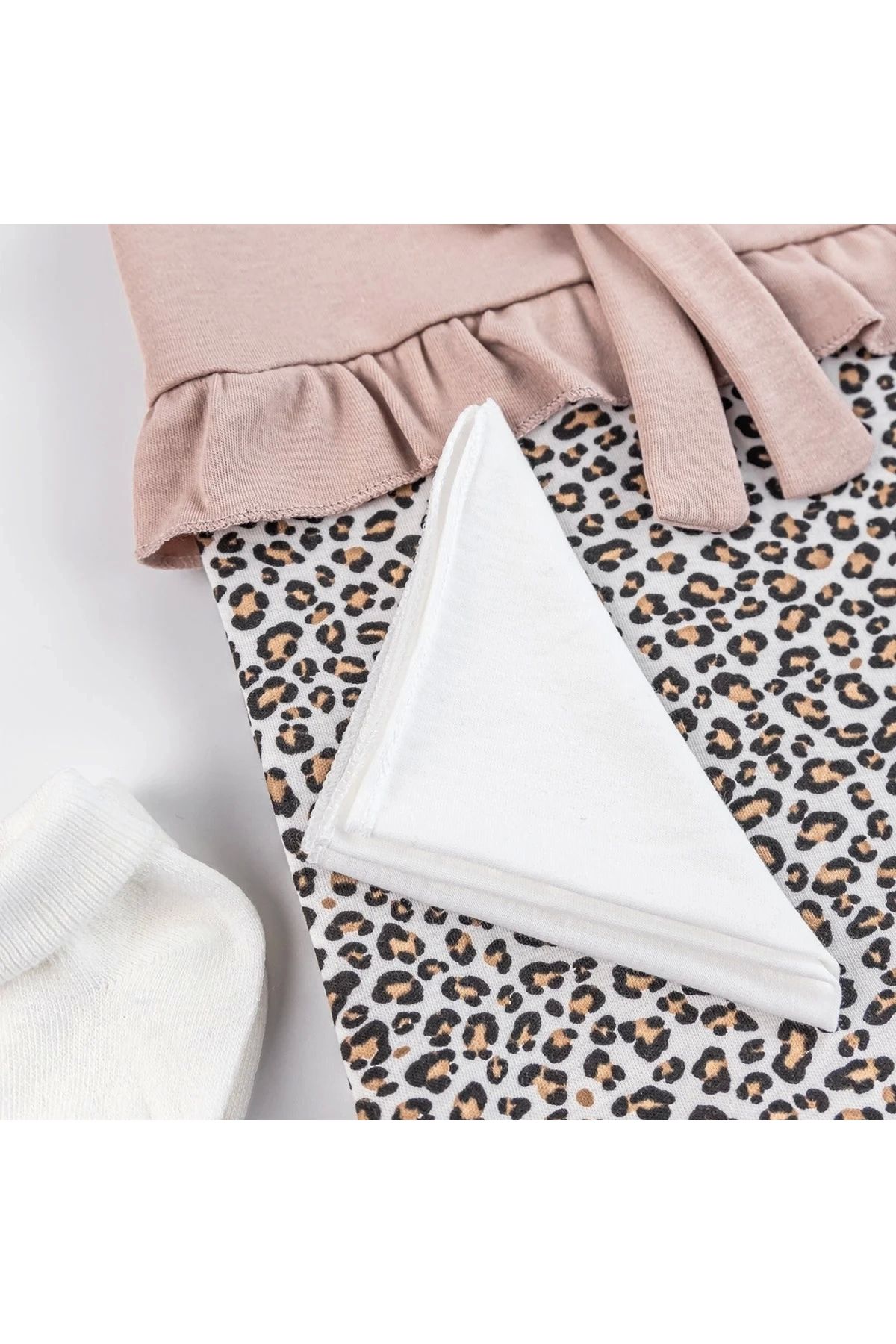 BYB MODA TASARIM Leopar Desenli 8 Parça Bebek Hastane Çıkış Takım Seti