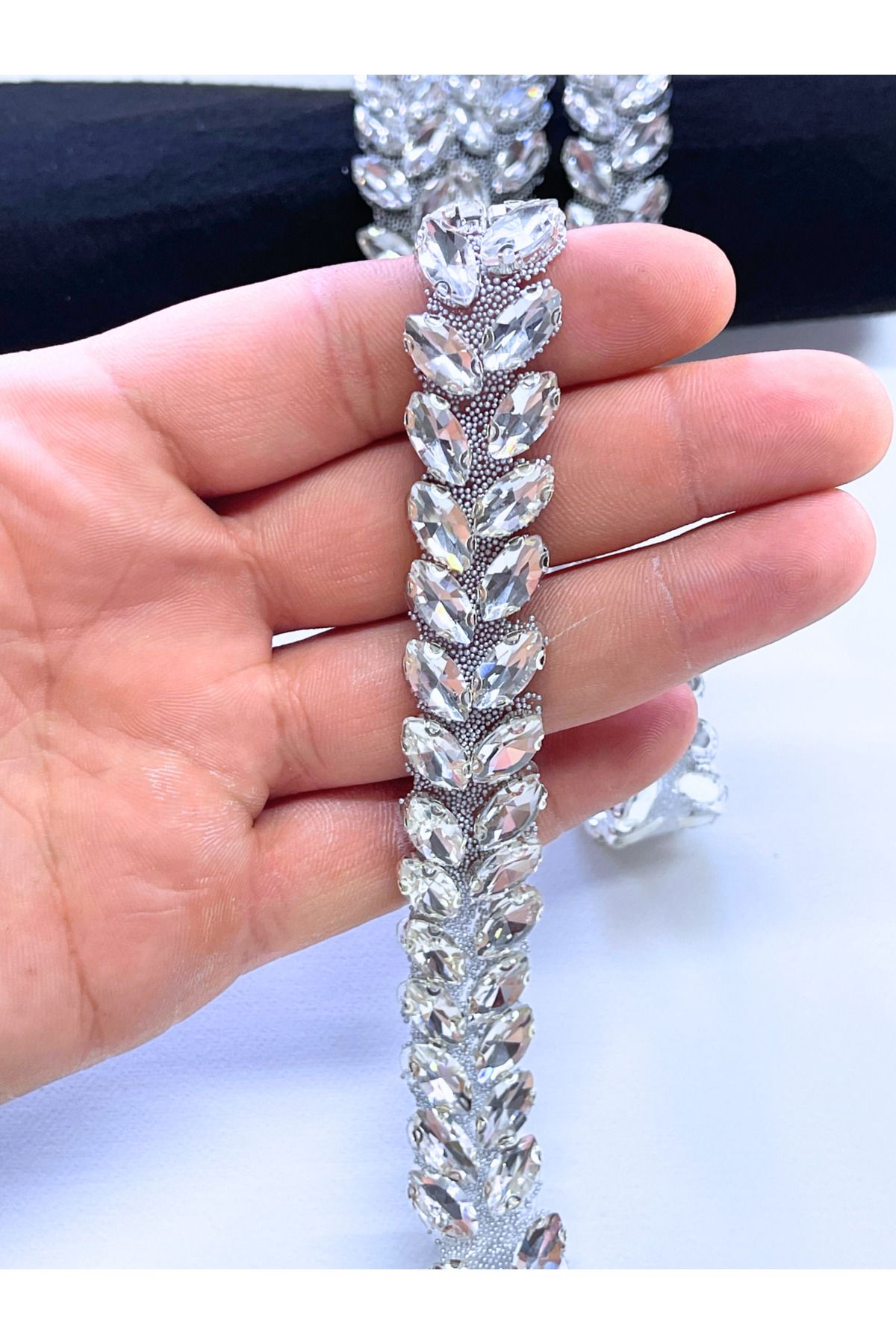 WeddingShopStone Işıltılı Zarafet: Kristal Taşlı Ütüyle Yapışan Aplik Şerit - Giyim Tekstil Hobi 50cm