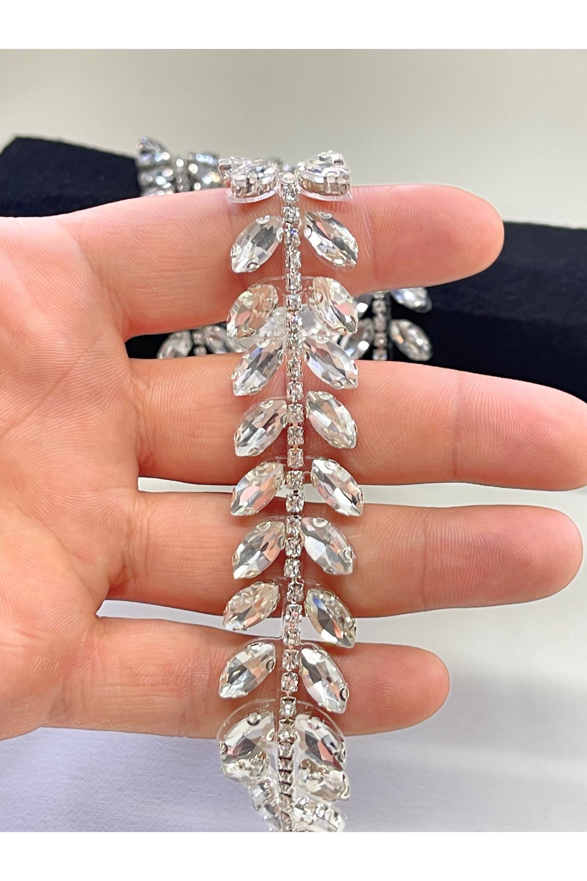 WeddingShopStone Işıltılı Zarafet: Kristal Taşlı Ütüyle Yapışan Aplik Şerit - Giyim Tekstil Hobi 50cm