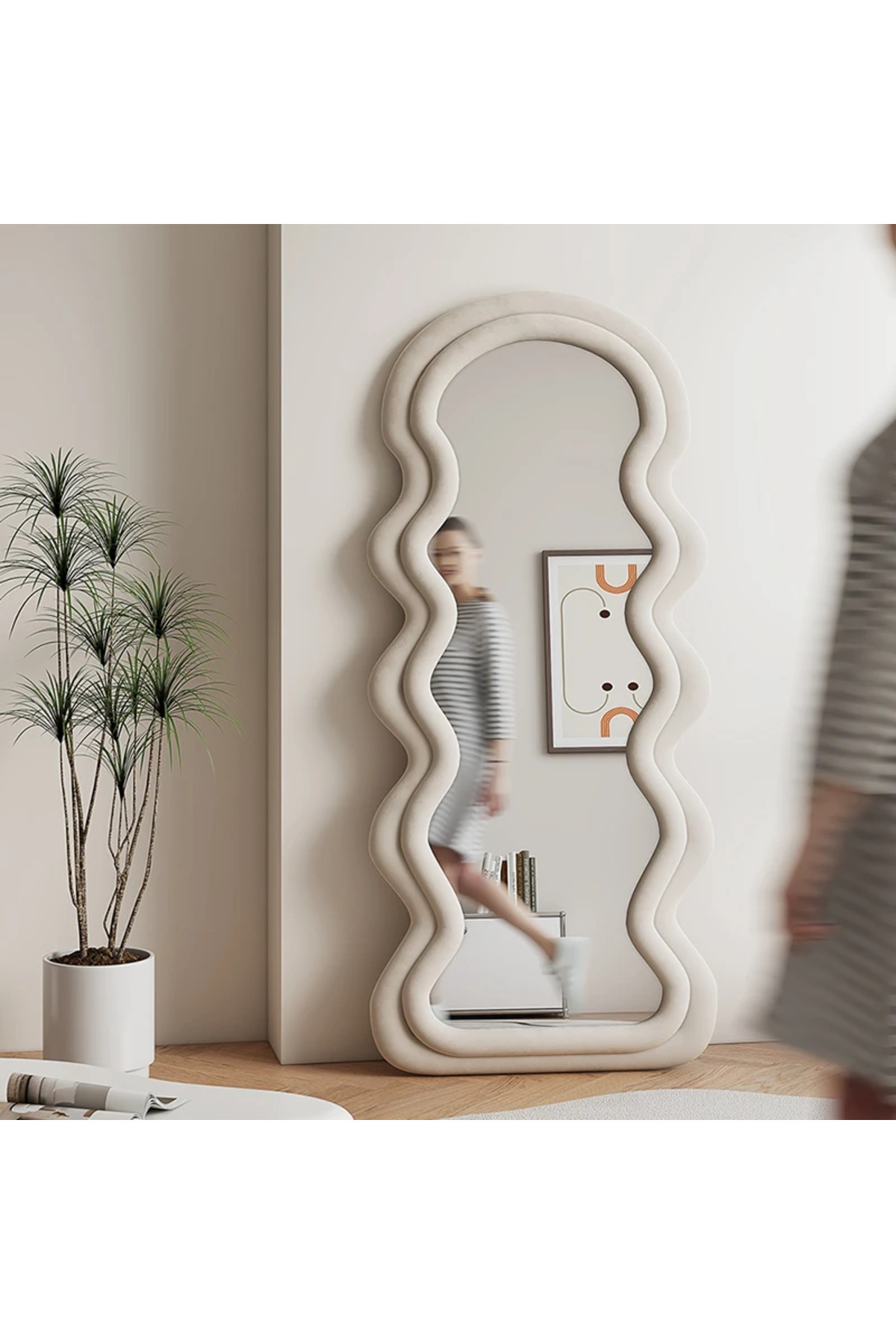 مرآة أرضية معدنية كاملة الطول بتصميم خشبي 160×60 سم، لون بيج