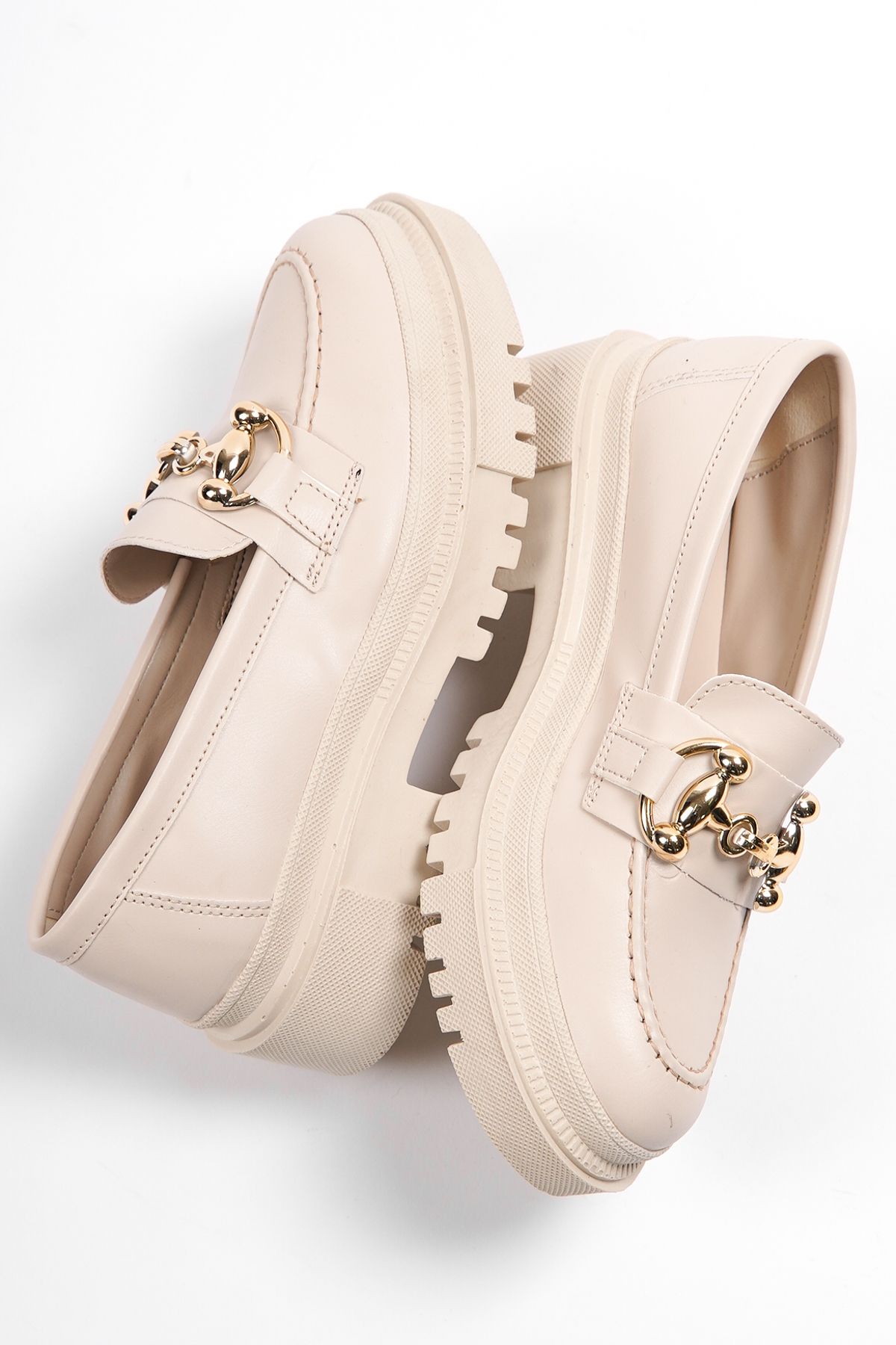 Capone Outfitters-Damen-Loafer in Ecru-Beige mit ovaler Zehenpartie, Metallschnalle und Trak-Sohle 8