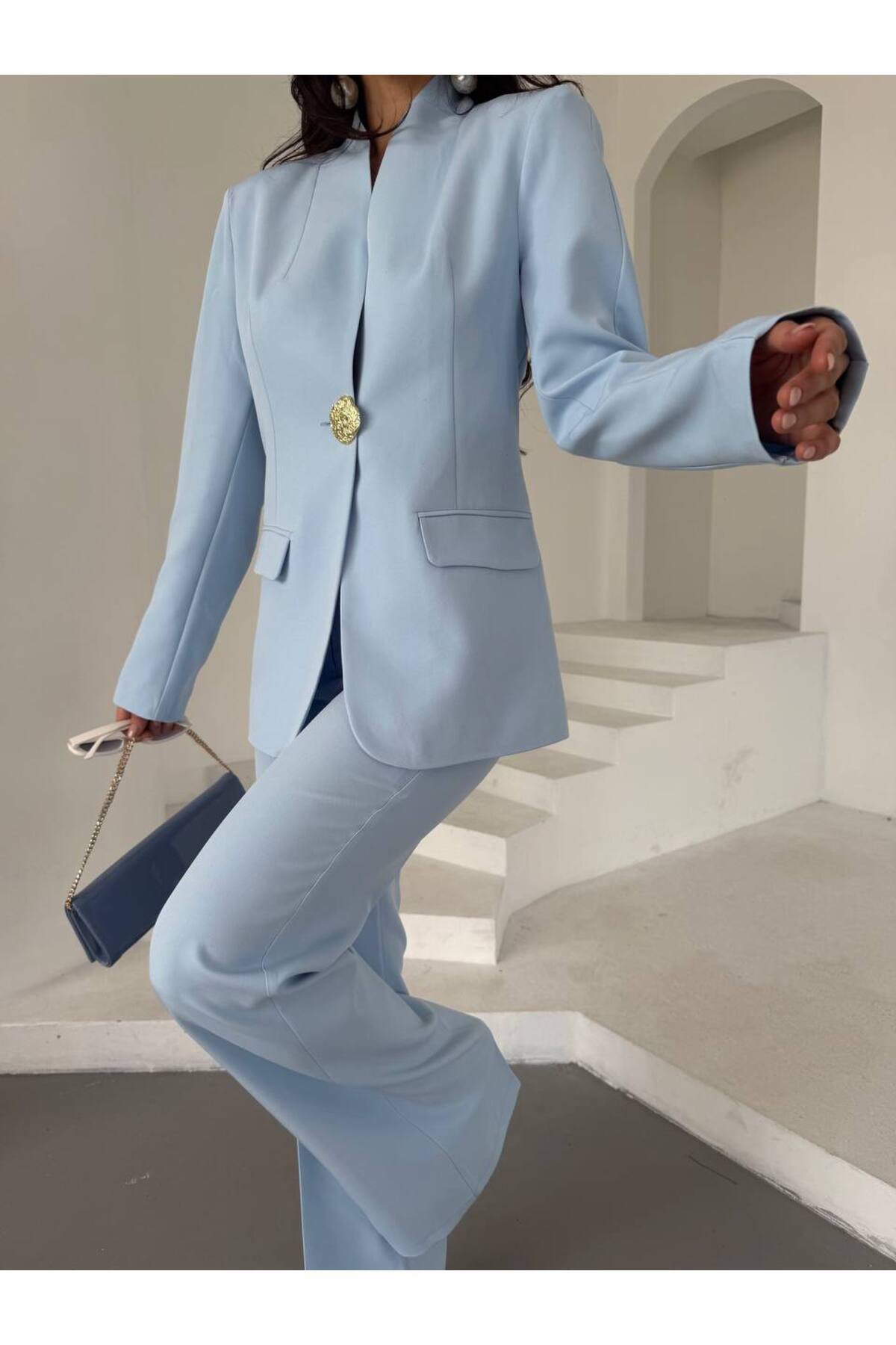 Costume chic avec boutons dorés - Görsel 6