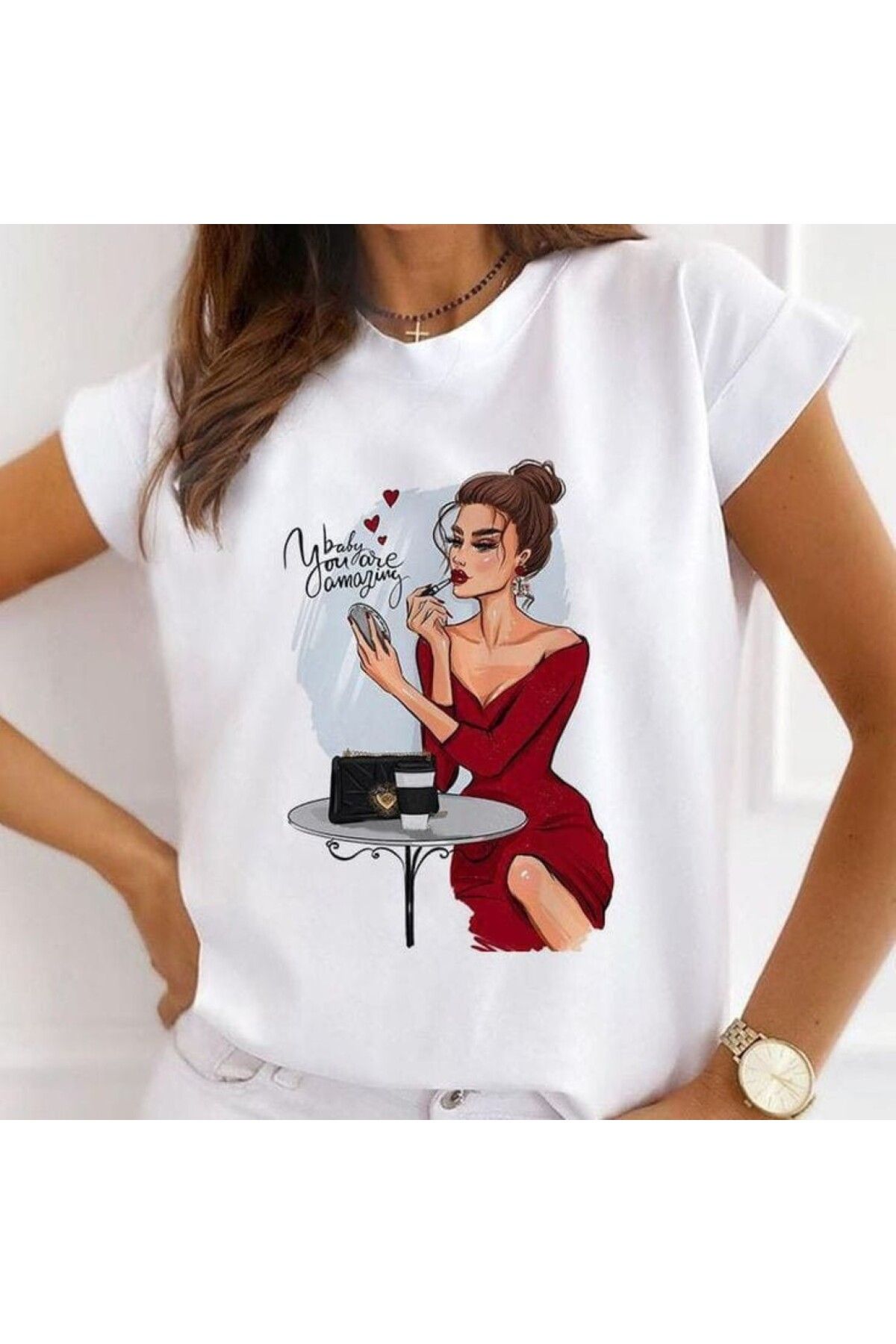 Kısa kollu, yuvarlak yakalı, grafik baskı ve tasarımlı günlük tişört