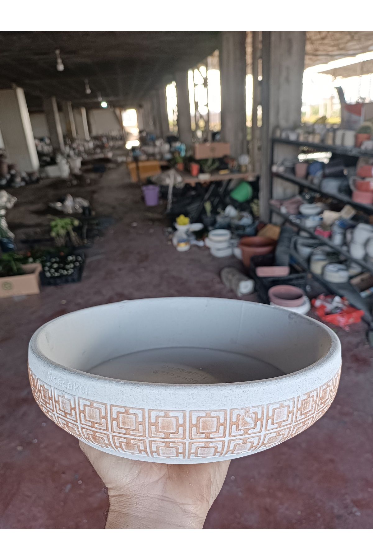 Yades DEKORATİF TAŞ SAKSI BETON 2 NO. (ARAJMAN SAKSISI)