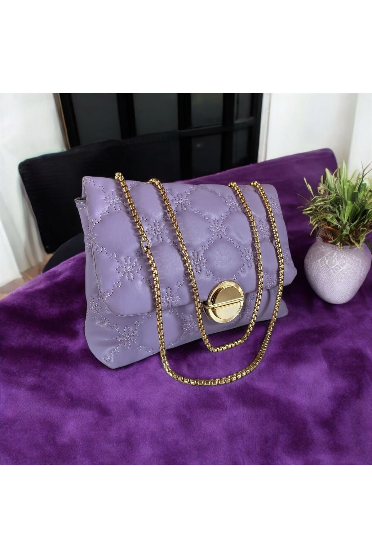 Butik Kadın Lila Kol Çanta Dikiş Motifli Mıknatıs detaylı Zincirli
