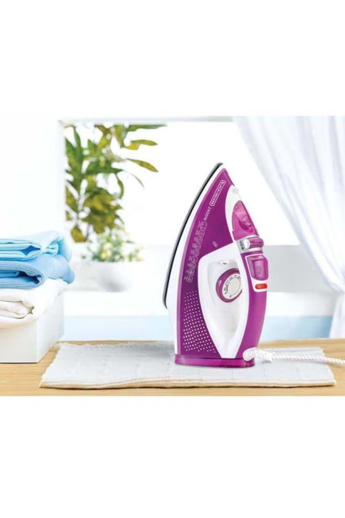 Black&Decker-Steam Iron, Ceramic Soleplate, 2-way Auto Shutoff, Variable Steam Control, Vertical Steam - X2450-b5 2