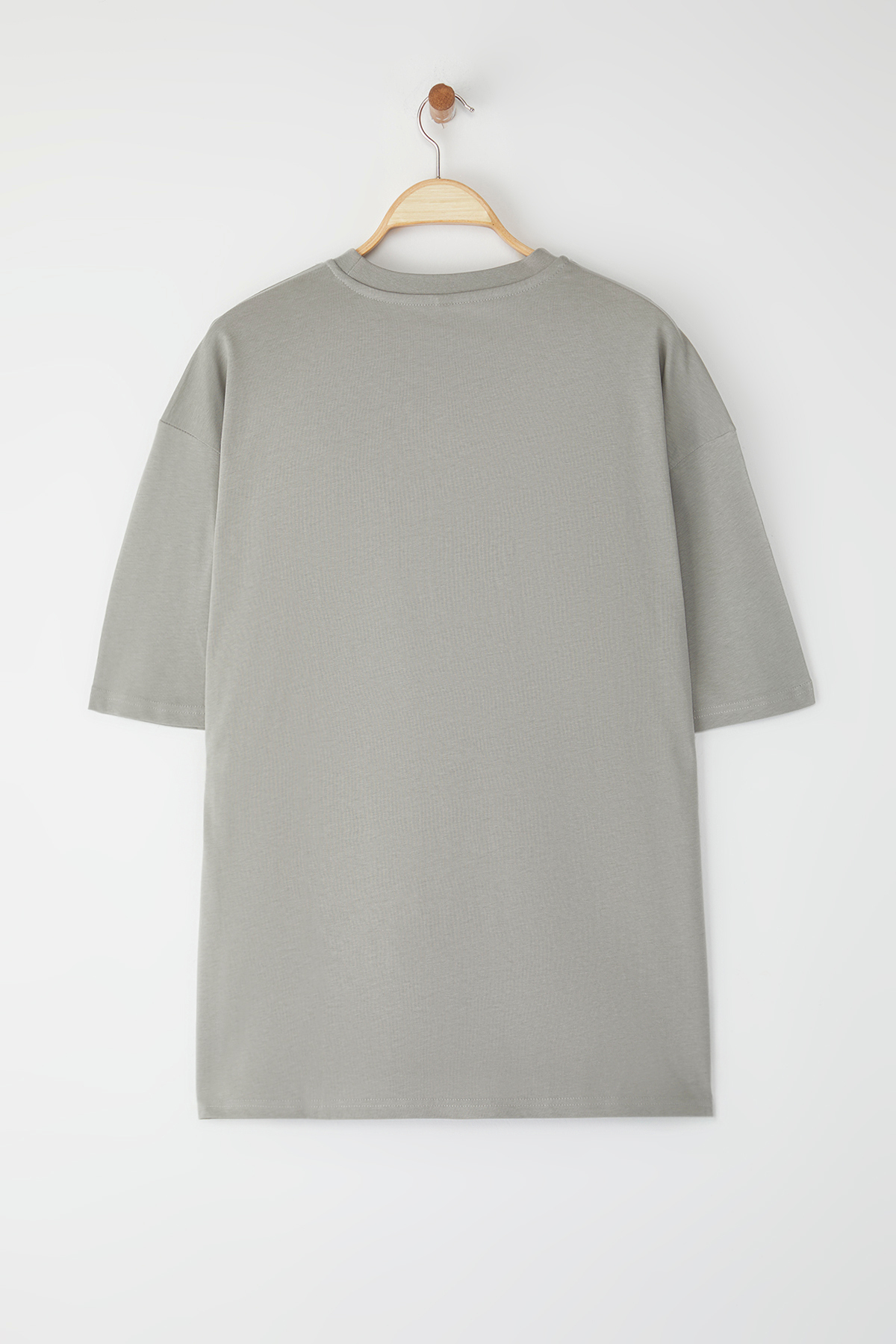 Trendyolmilla  Gri Oversize/Geniş Kesim Koala Nakışlı %100 Pamuklu T-Shirt TMNSS23TS00243 - Görsel 5