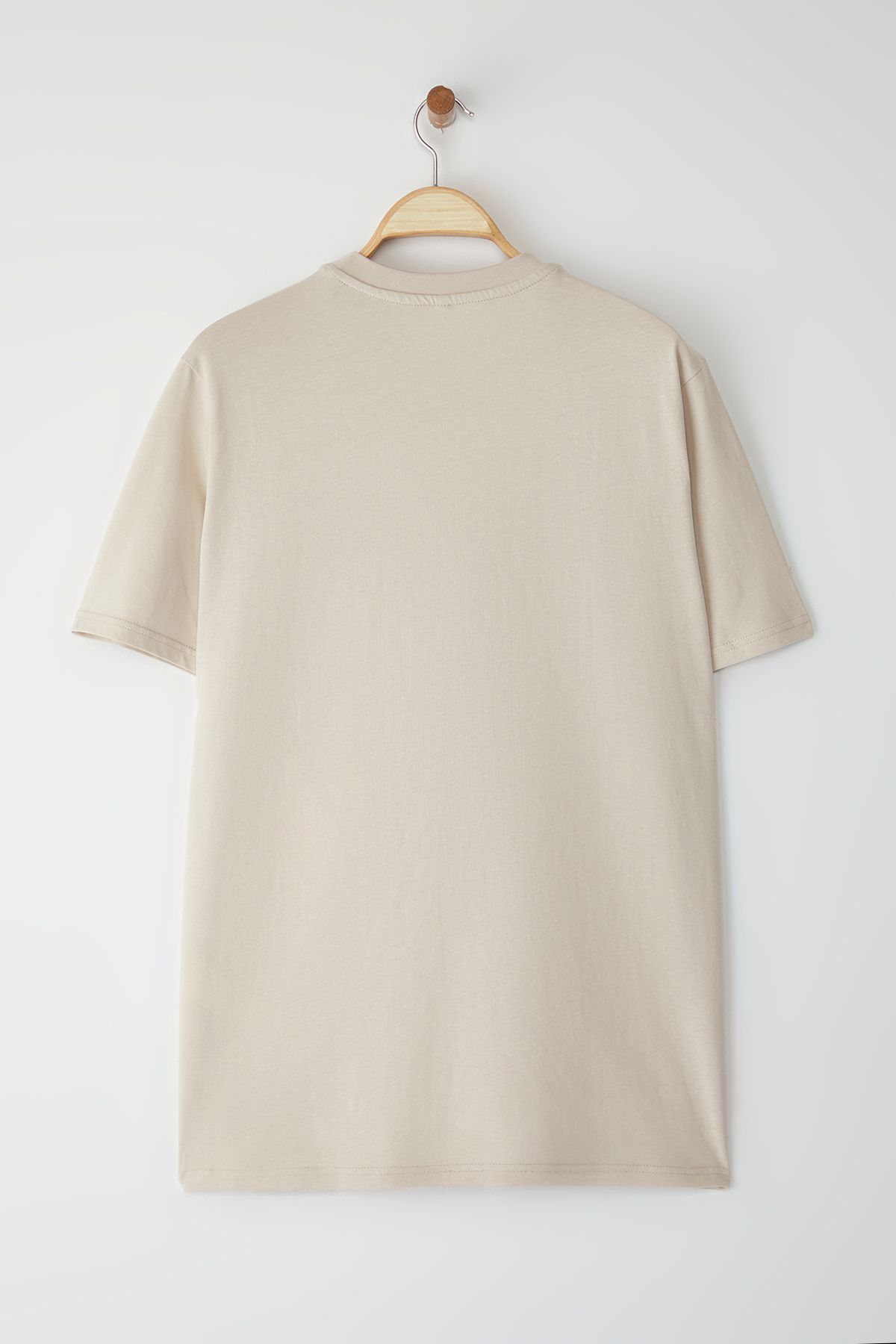 Trendyol Collection-T-Shirt aus 100 % Baumwolle – reguläre Passform – Details bestickt: TMNSS24TS00056 4
