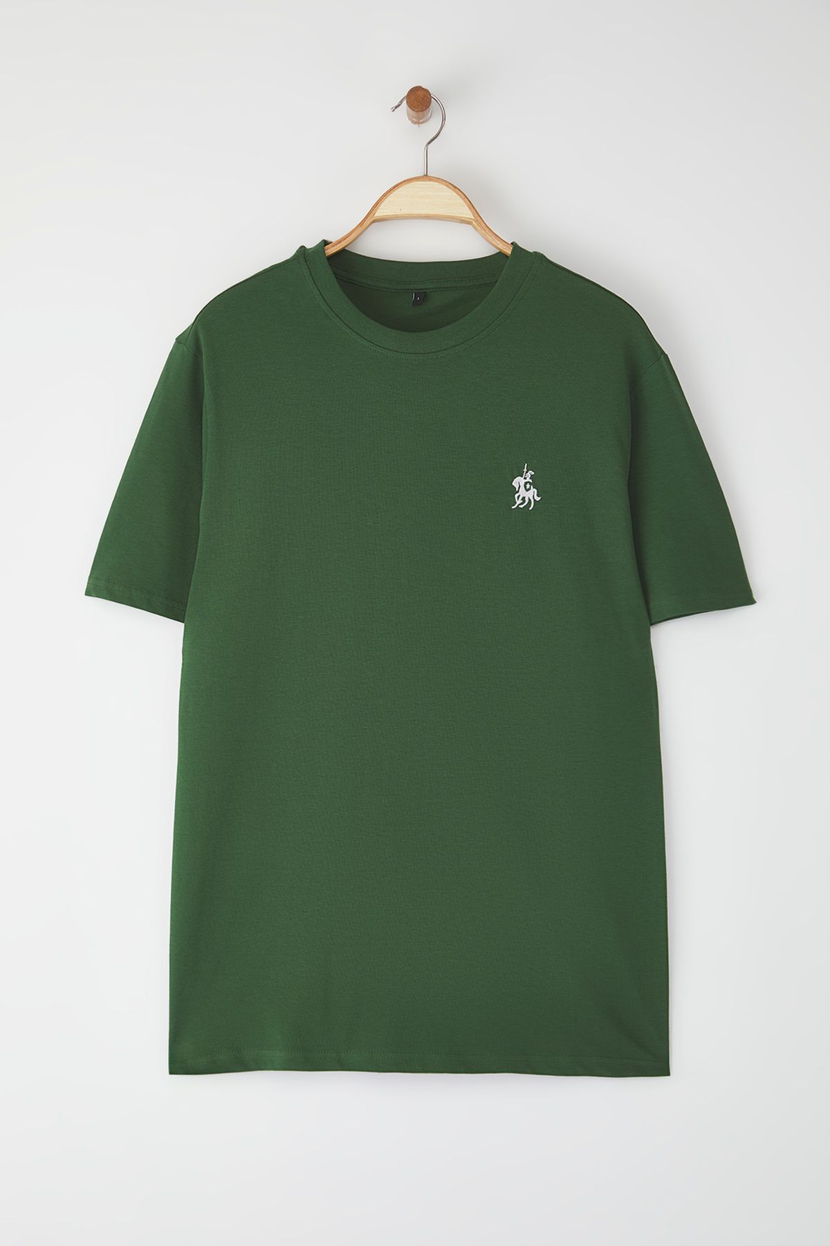 Trendyol Collection-Khakifarbenes T-Shirt aus 100 % Baumwolle, reguläre Passform, Stickerei. 2
