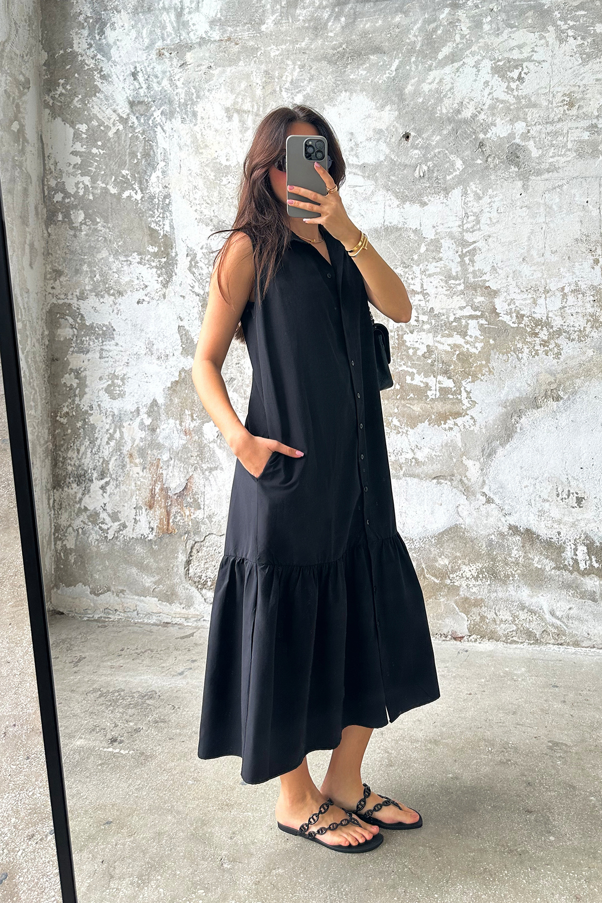 Trendyolmilla Siyah Düz Kesim Düğme Detaylı Midi Dokuma Gömlek Elbise TWOSS25EL00439