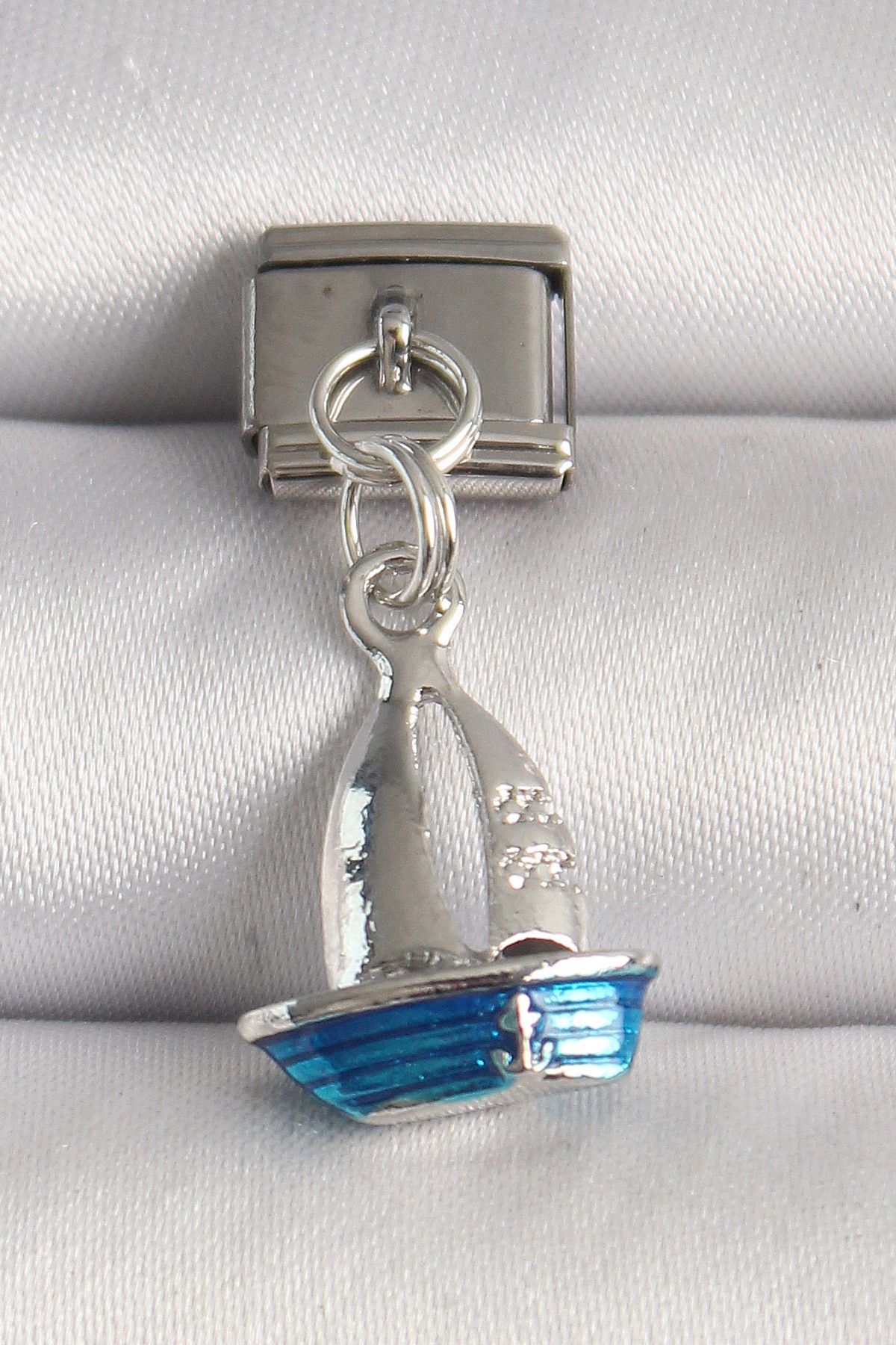 BirdoluSepet 316L Çelik Gümüş Renk Mavi Yelkenli Model Nomination Charm