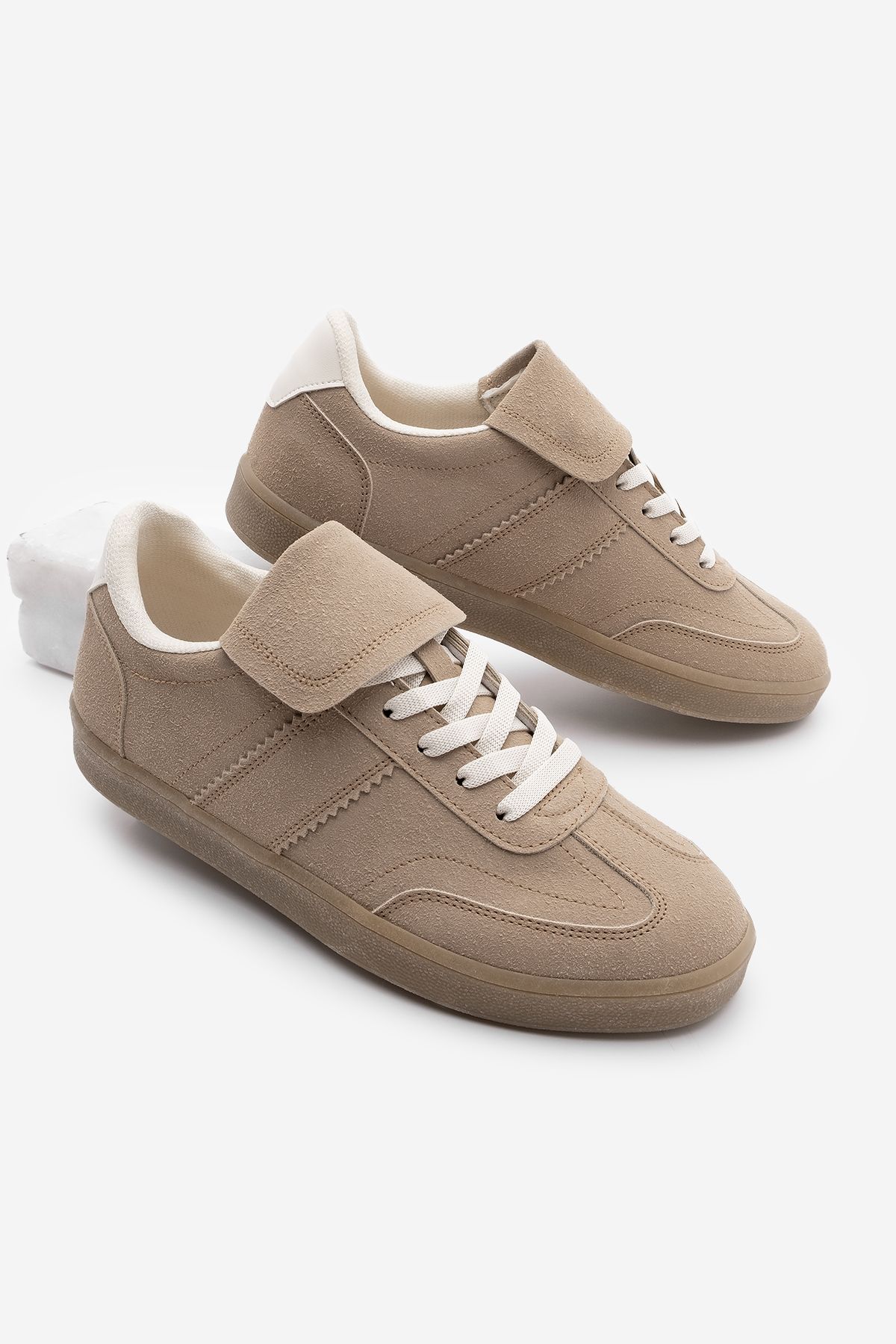 Marjin Damskie Trampki Zamszowe Camel - Trampki Retro Z Detalami Na Języku Kobieta - 37