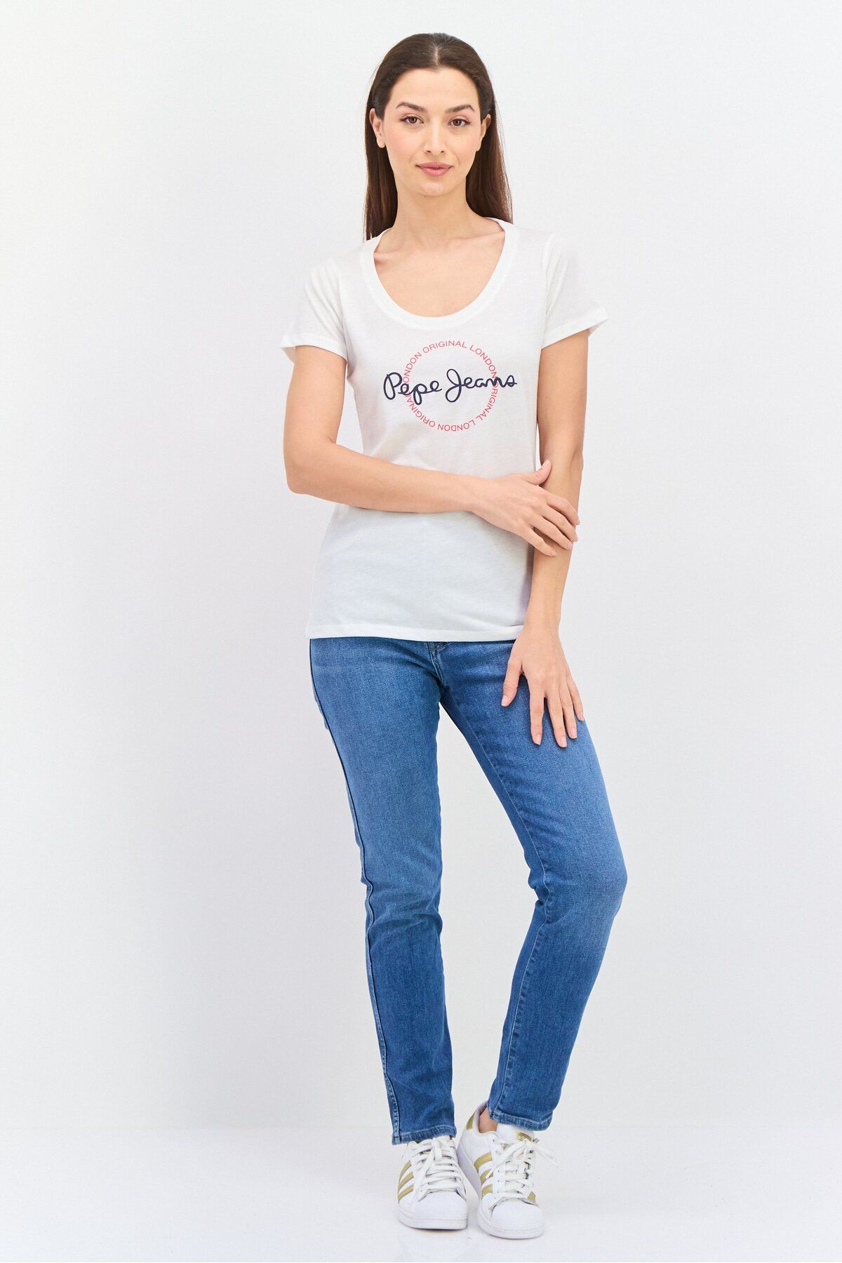 Pepe Jeans-تي شيرت نسائي برقبة دائرية وأكمام قصيرة وشعار العلامة التجارية، لون أبيض فاتح 4