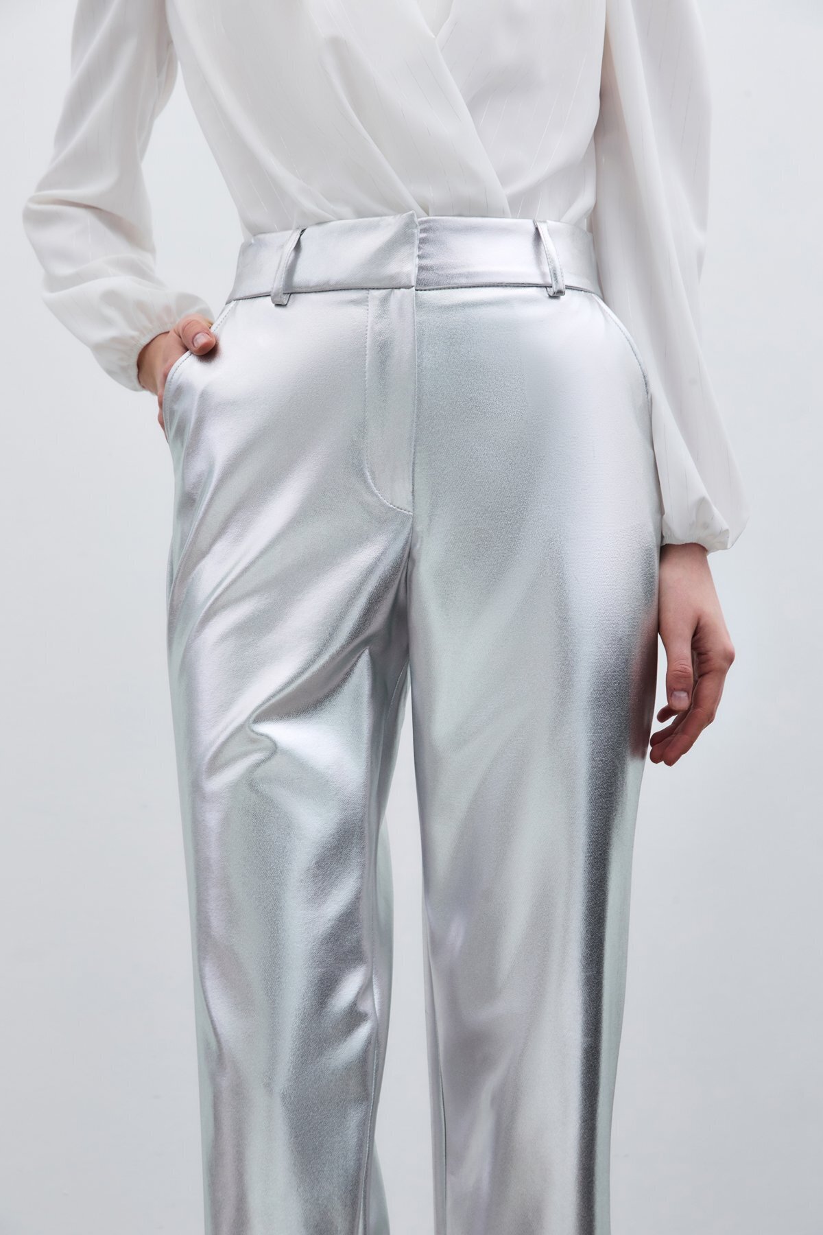 Sateen-Pantaloni strălucitori cu talie înaltă - argintii 5