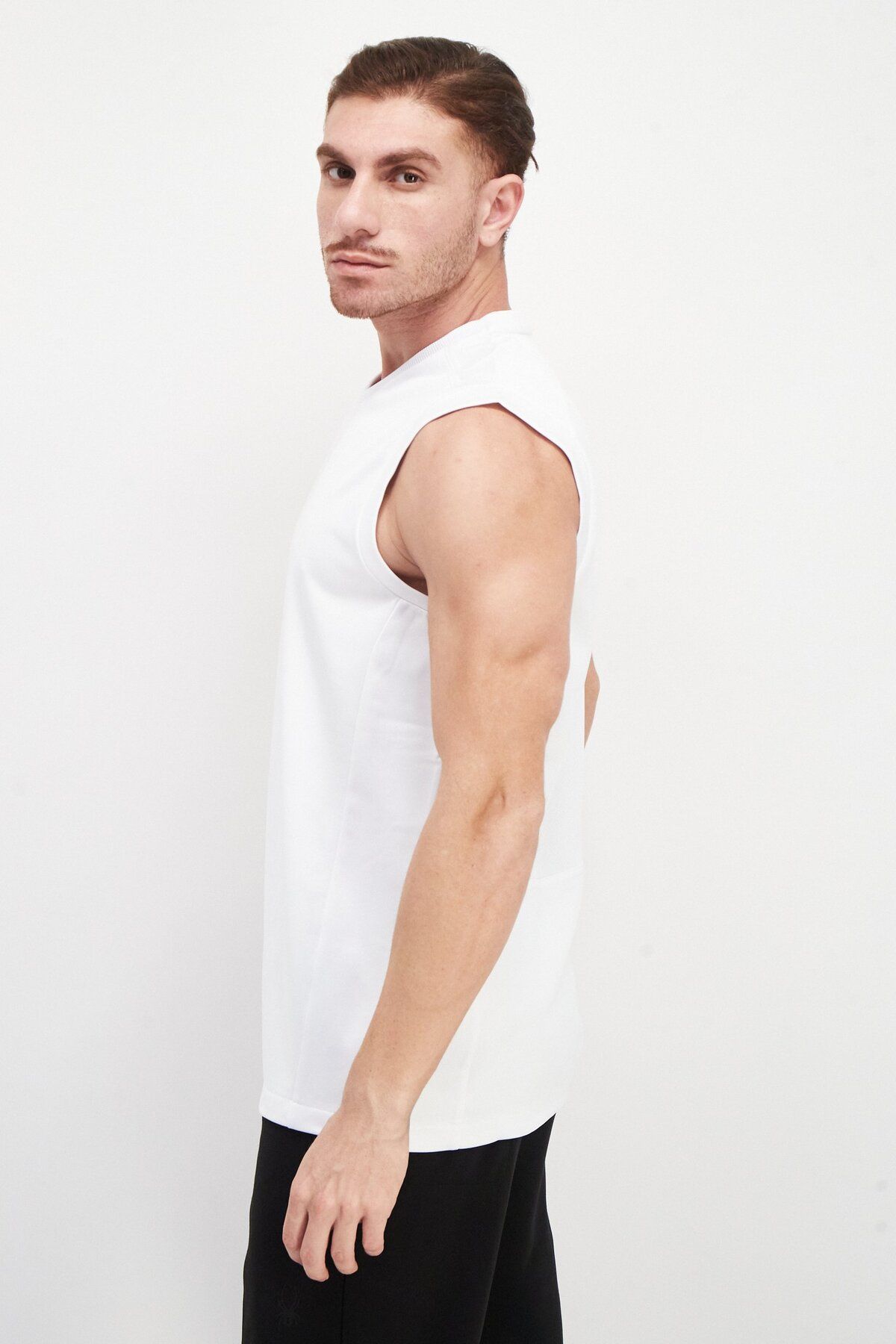 Castore-Men Sportswear Fit Brand Logo Training Vest, White 4