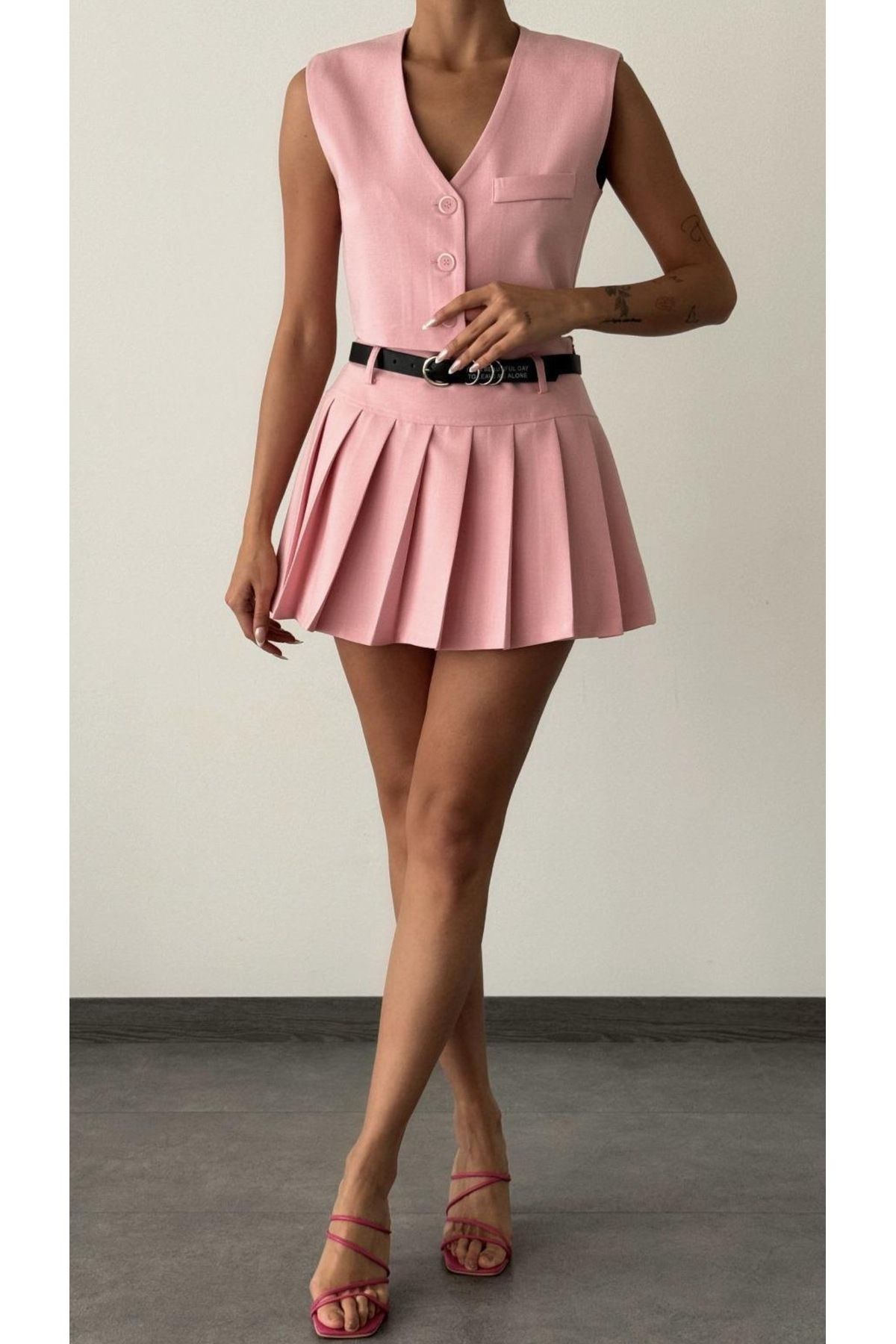 TUĞBALİ-Belt Detailed Pleated Mini Skirt with Lining Shorts 3
