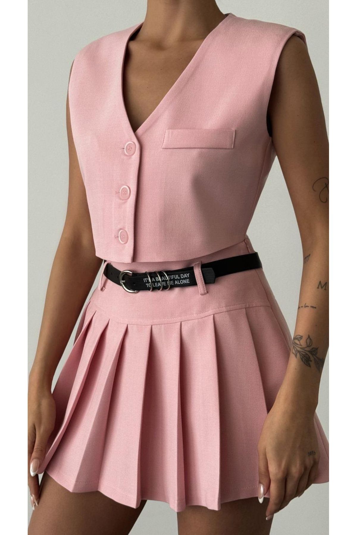 TUĞBALİ-Belt Detailed Pleated Mini Skirt with Lining Shorts 2