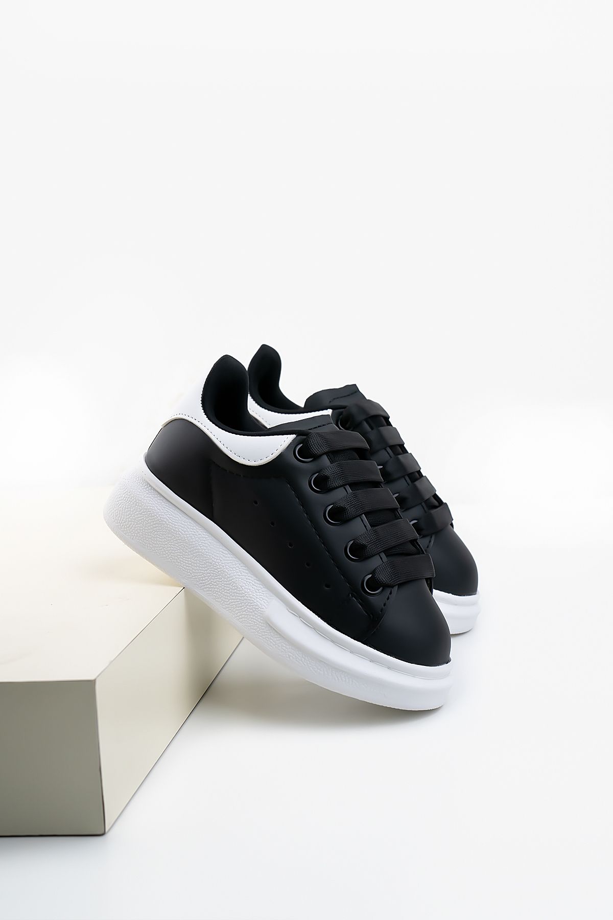 Shudy Kız Erkek Çocuk Siyah Beyaz Spor Ayakkabı Sneaker