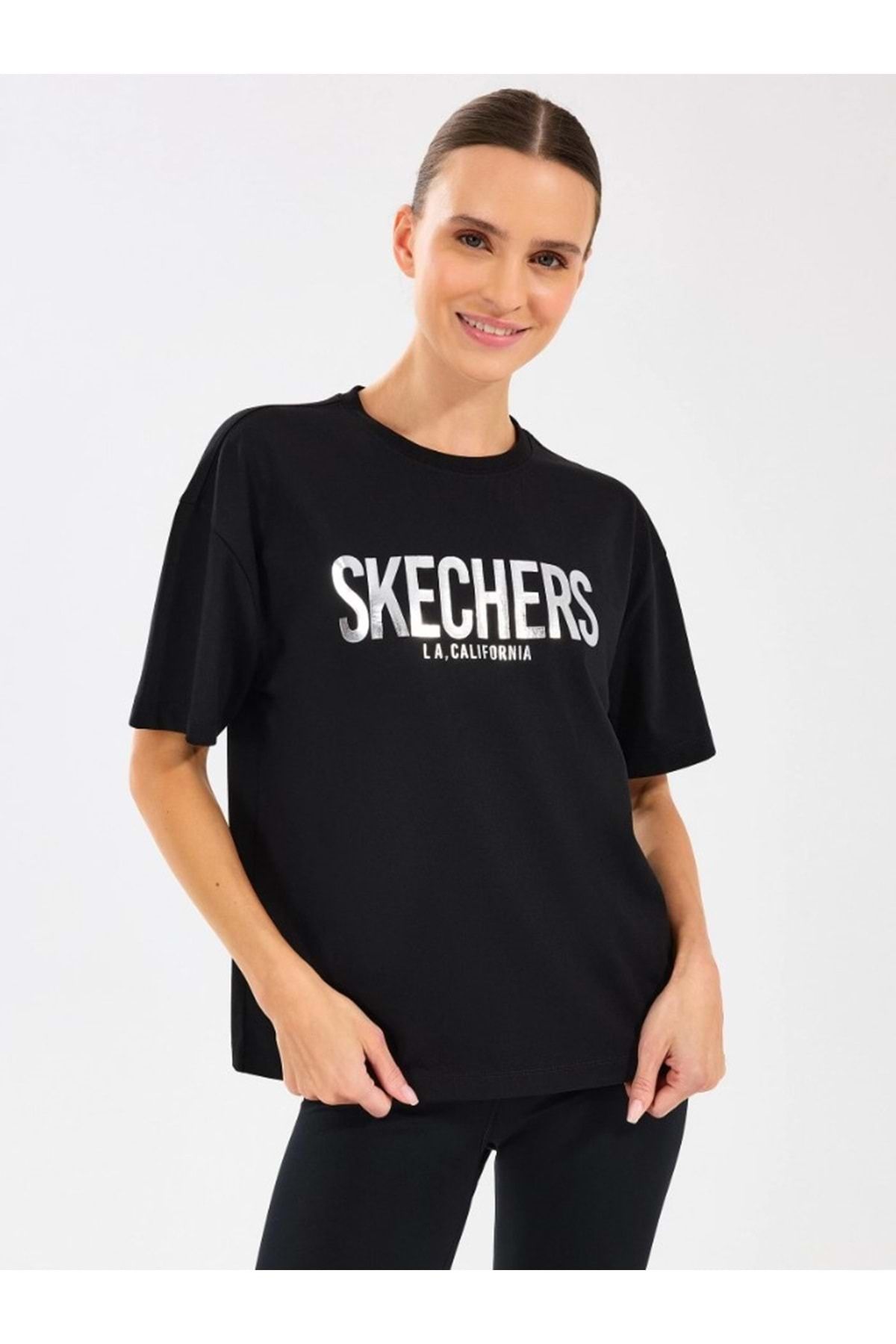 SKECHERS W Loose Fit Graphic Tee T-Shirt S2510131 Kadın Tişört SİYAH