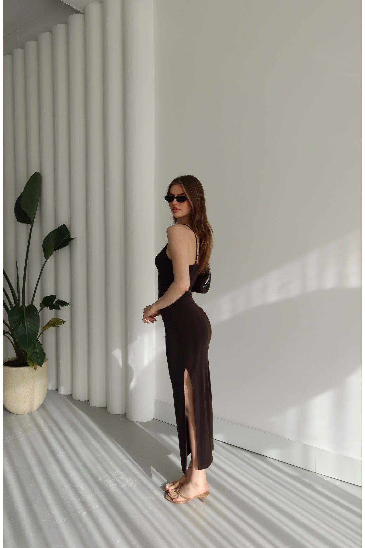 FEWTİNT-Midi Dress with Side Drapes and Slits, with Adjustable Straps. 3