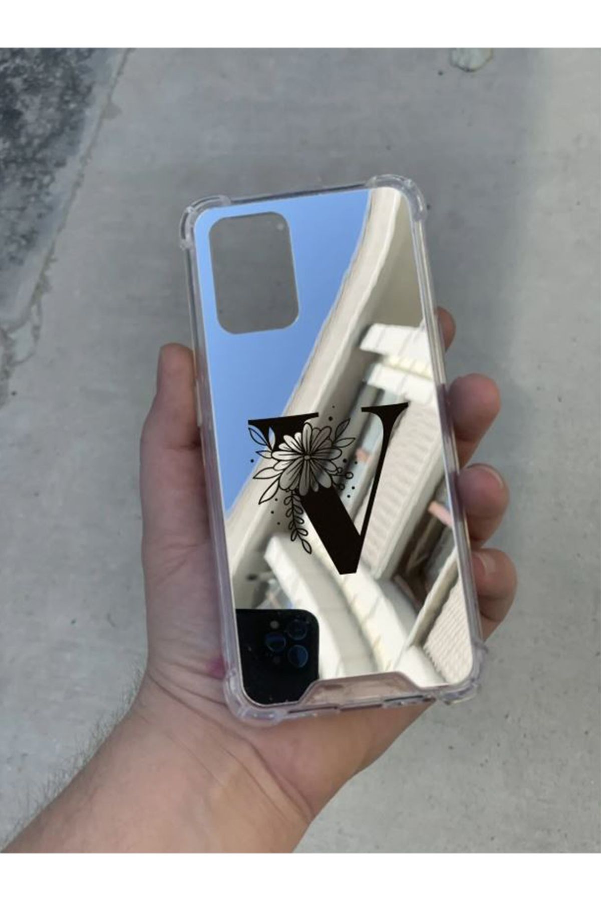 PERAX Samsung Galaxy M54 Uyumlu Gümüş Aynalı Darbe Korumalı V Harf Tasarımlı Silikon Kılıf