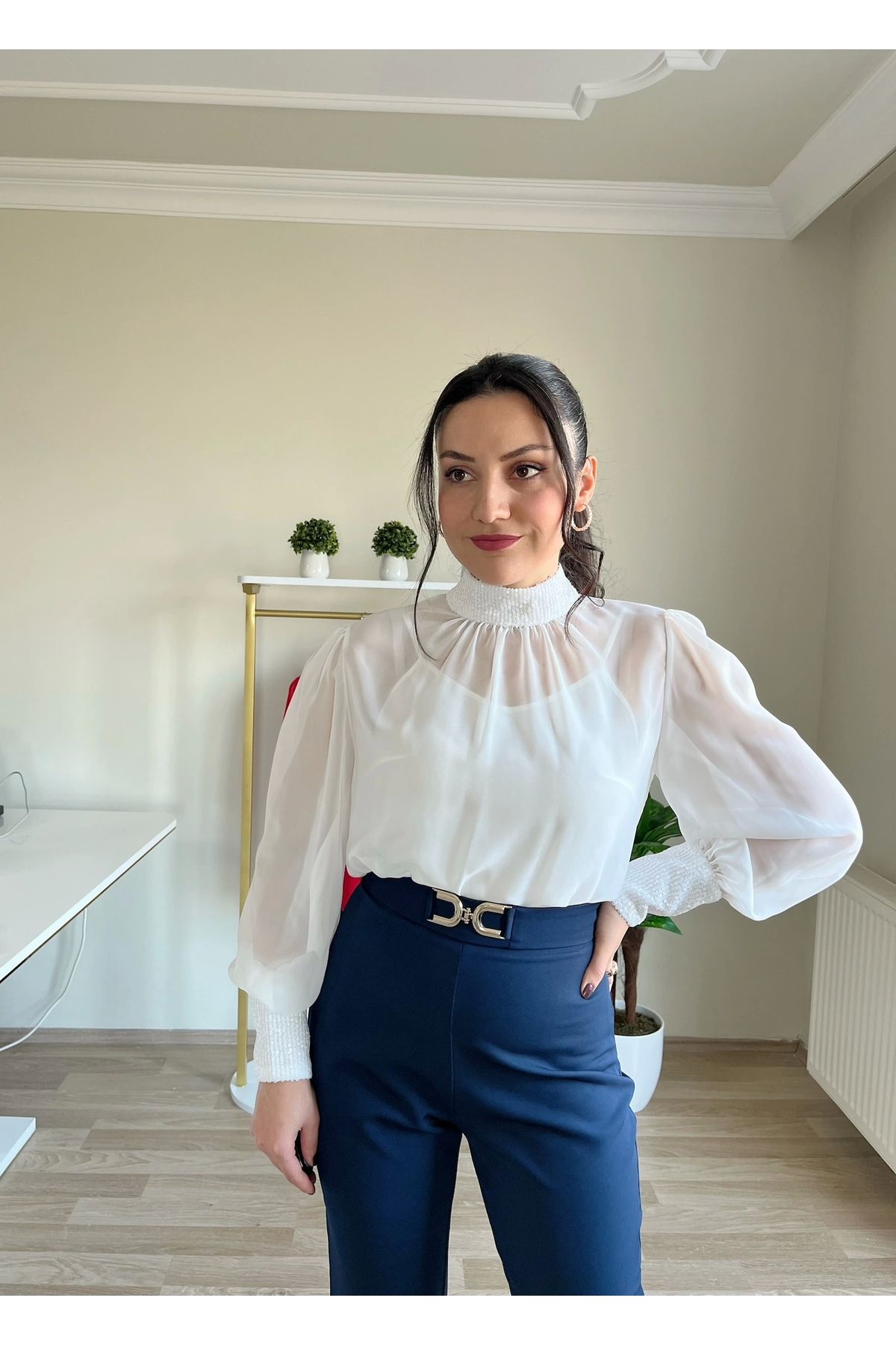 olina boutique Payet Detaylı Şifon Bluz Beyaz