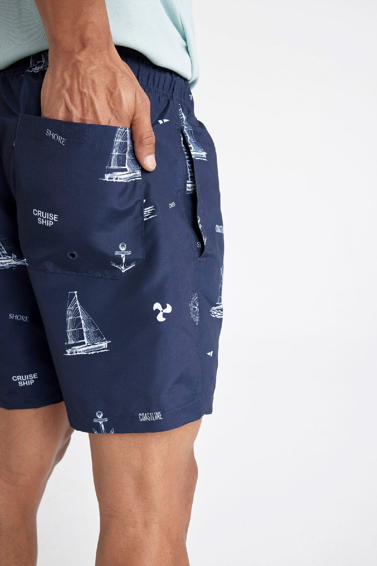 DeFacto-Gemusterte Badeshorts mit normaler Passform M8344az 6