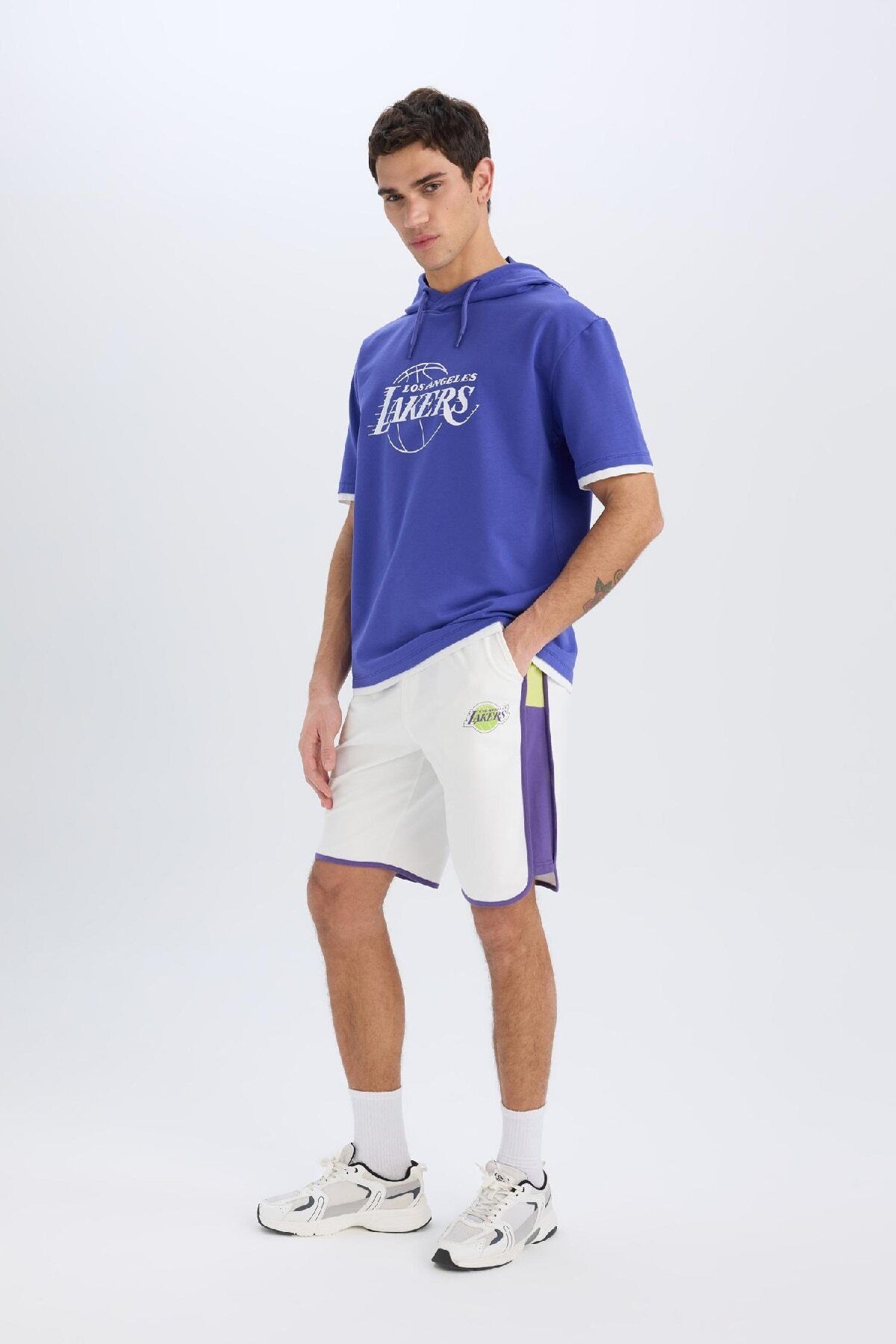 DeFacto-Defactofit - NBA Los Angeles Lakers Standard Fit Short Shorts W9811Az25Sp 4