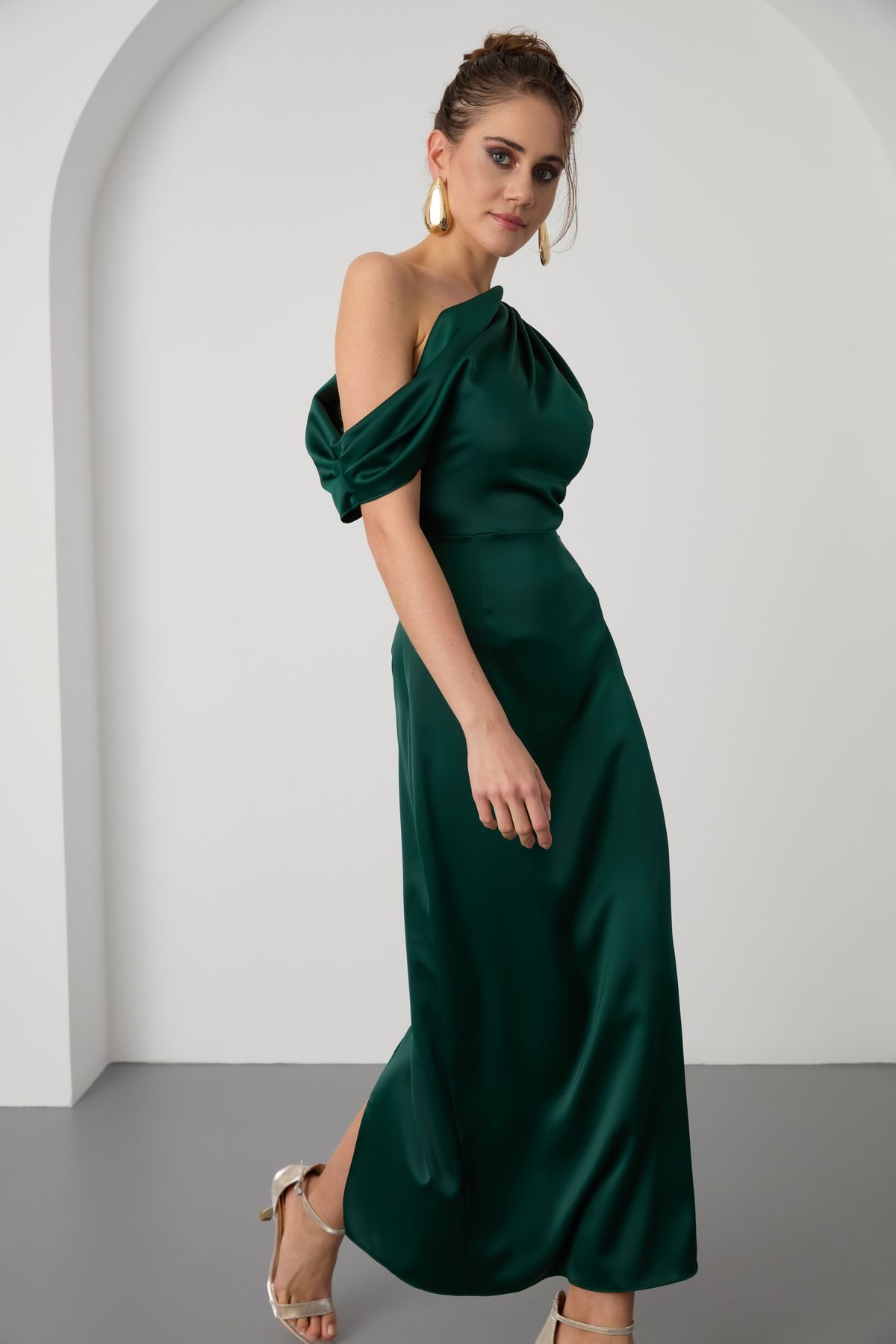 Lafaba-Women's Emerald Green Degaje Collar Slit Satin Midi Dress 4