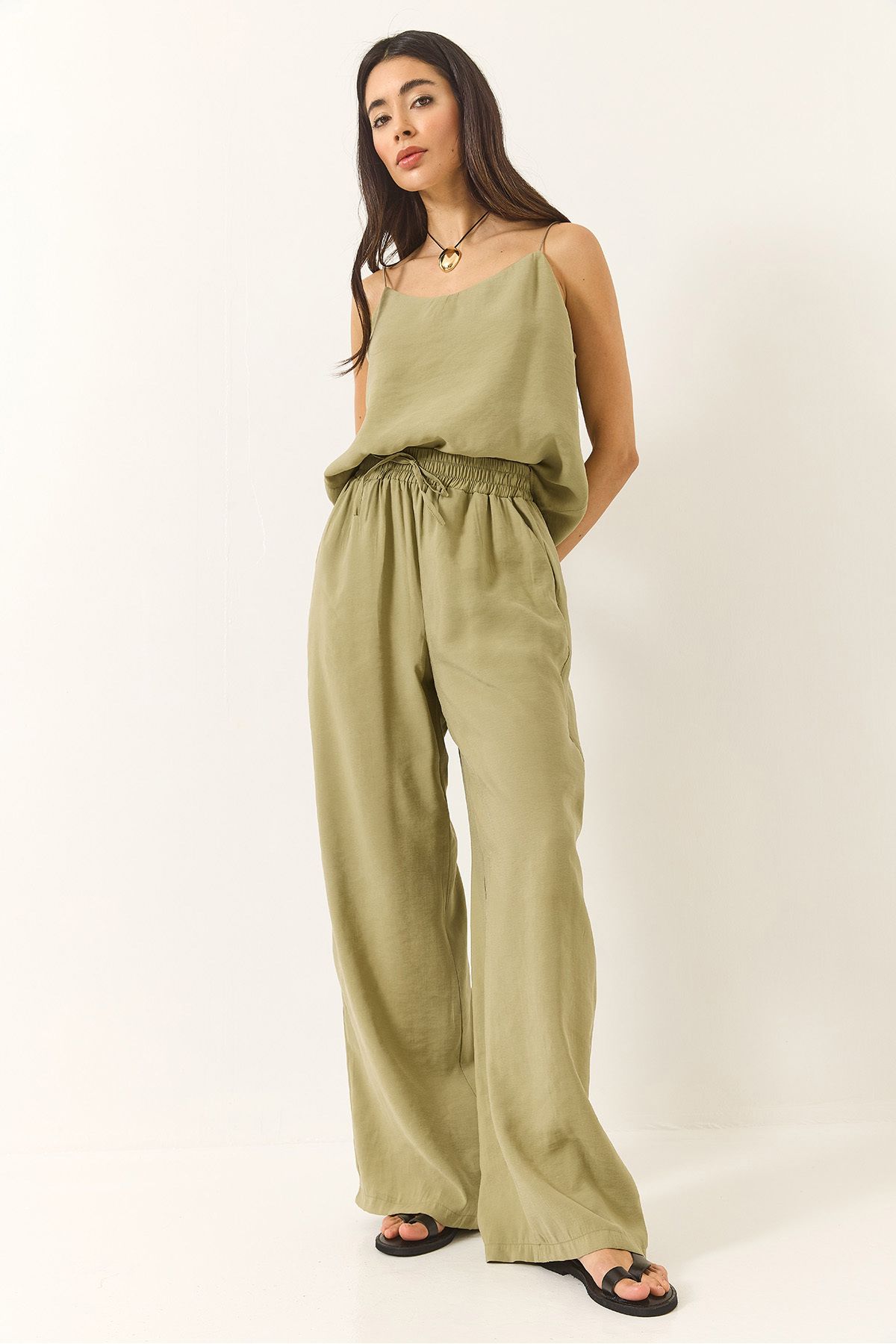 complete the look image