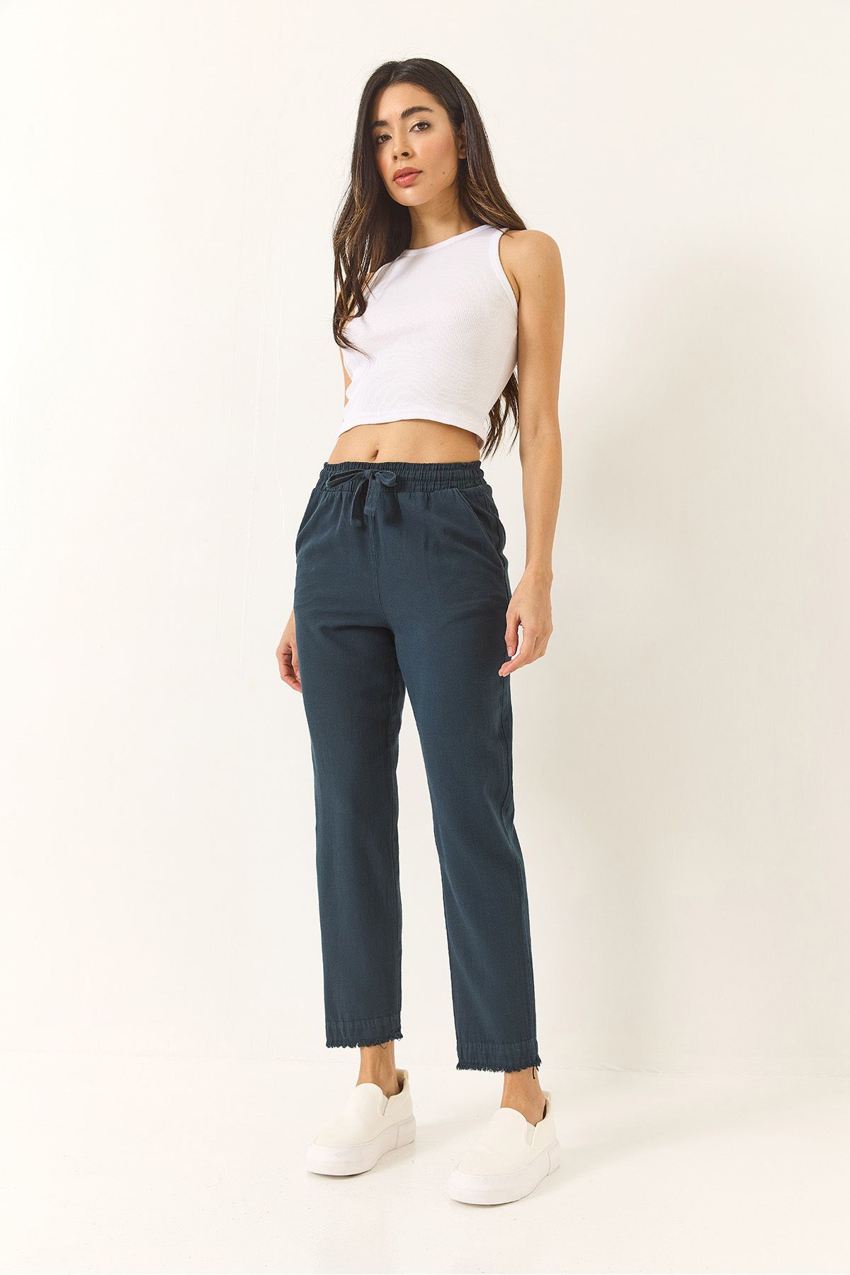 Bianco Lucci-Women's Tie Waist Leg Detailed Pocket Linen Carrot Pants Yp5134 60283180 3