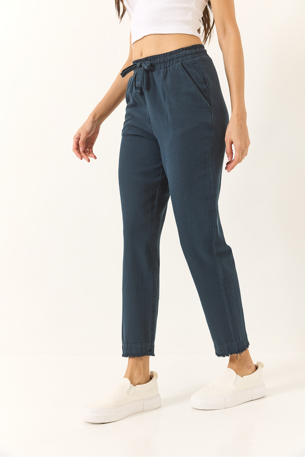 Bianco Lucci-Women's Tie Waist Leg Detailed Pocket Linen Carrot Pants Yp5134 60283180 5