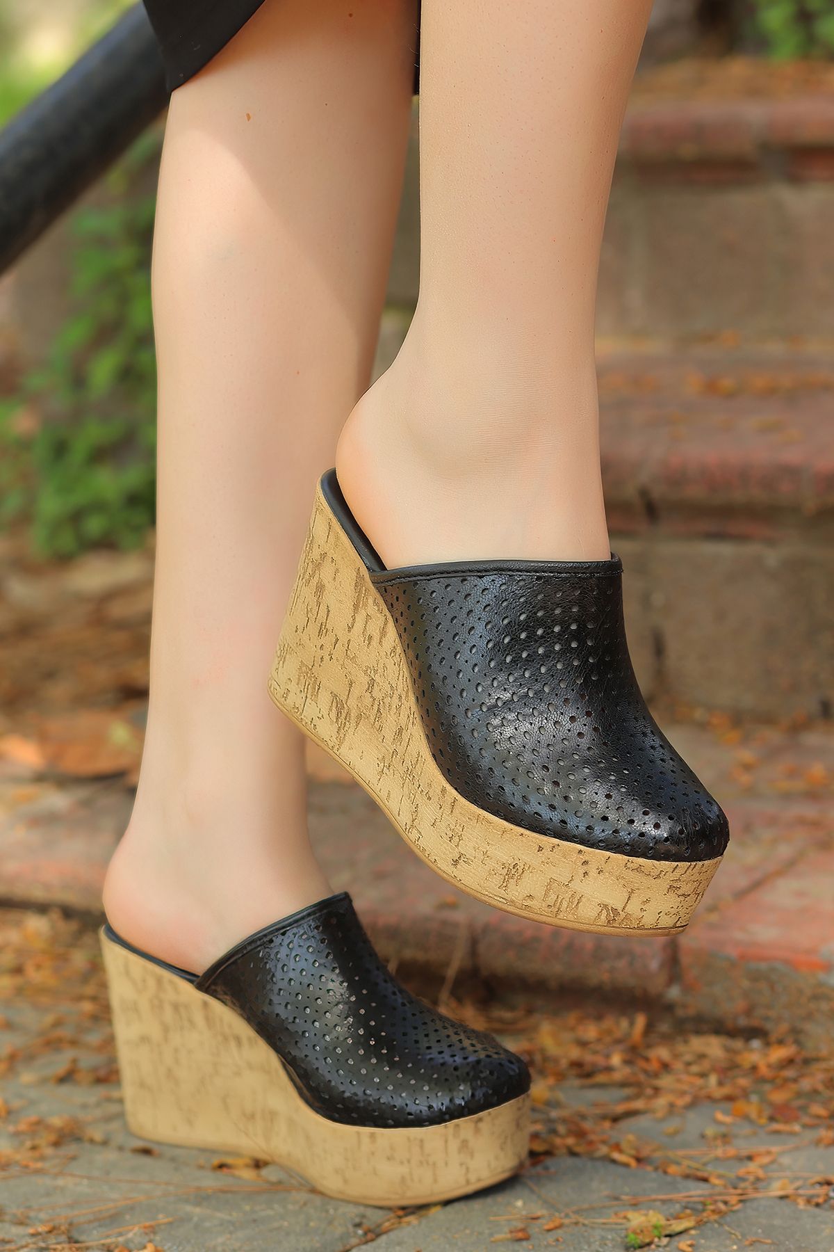 otuzbesshoes-Mambo 7508-İzt Cork Sole Perforated Women's Wedge Heel Slippers 1