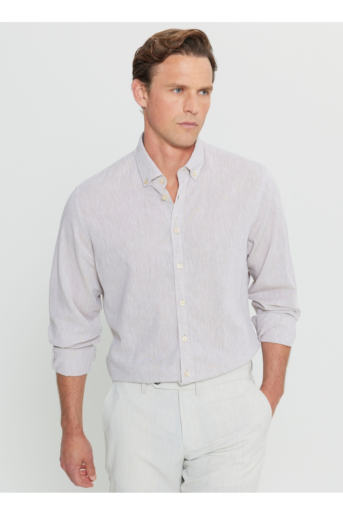 آلتین ییدلیز کلاسیکس پیراهن مردانه Altınyıldız Classics Comfort Fit یقه دکمه‌دار بژ ACE020252163_BEJ