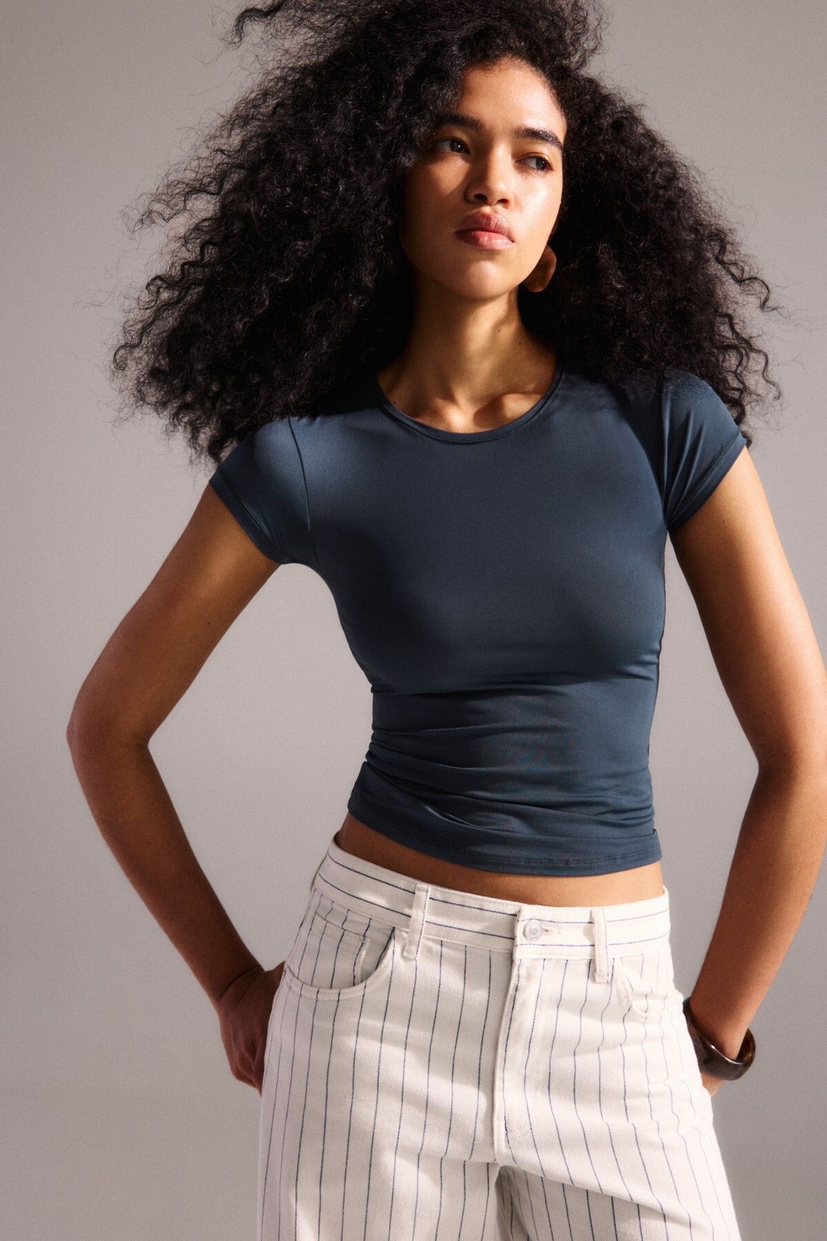 Pull & Bear Vücuda oturan poliamid t-shirt