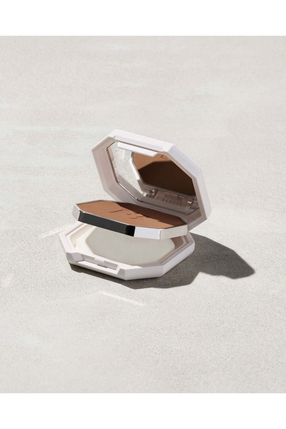 FENTY BEAUTY-Fenty Soft Matte Face Powder, Shade 260 5