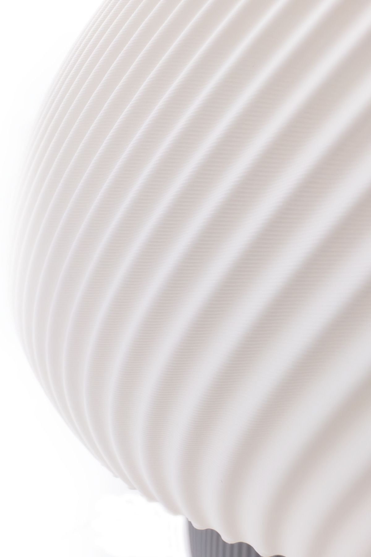TechCore-Wavy Mushroom Lampshade - Luxury & Modern Design (for Bulb) Black Matte 5