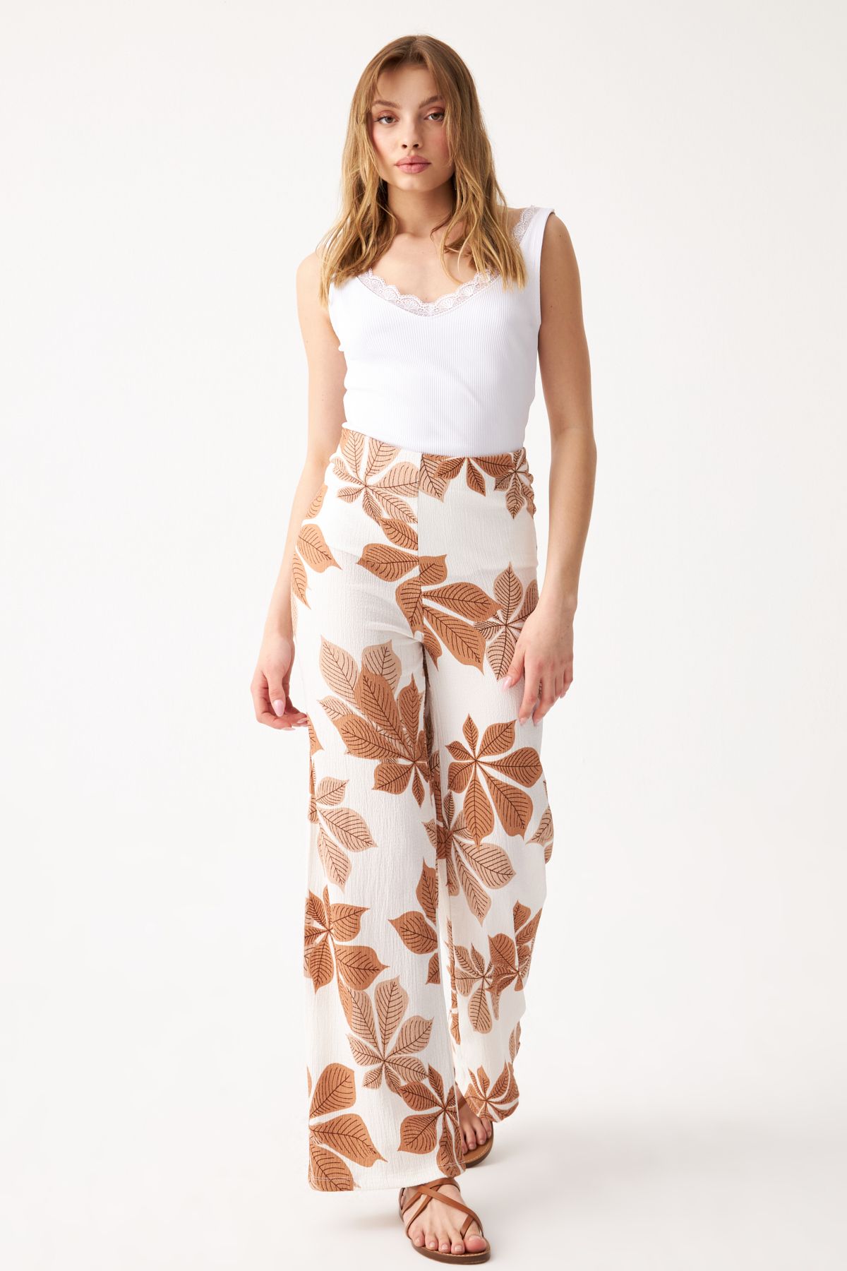 Know-Women's Camel-White Floral Patterned Tube Leg Trousers 4