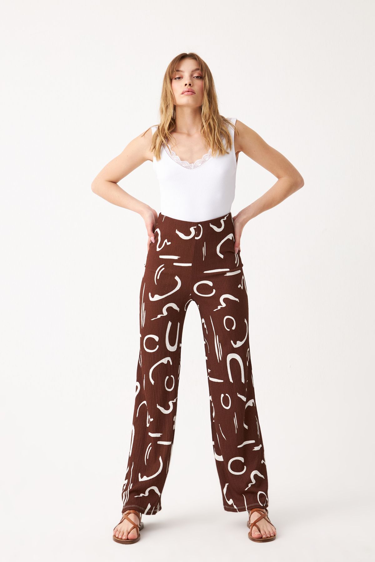 Know-Women's Brown Patterned Pipe Leg Trousers 3