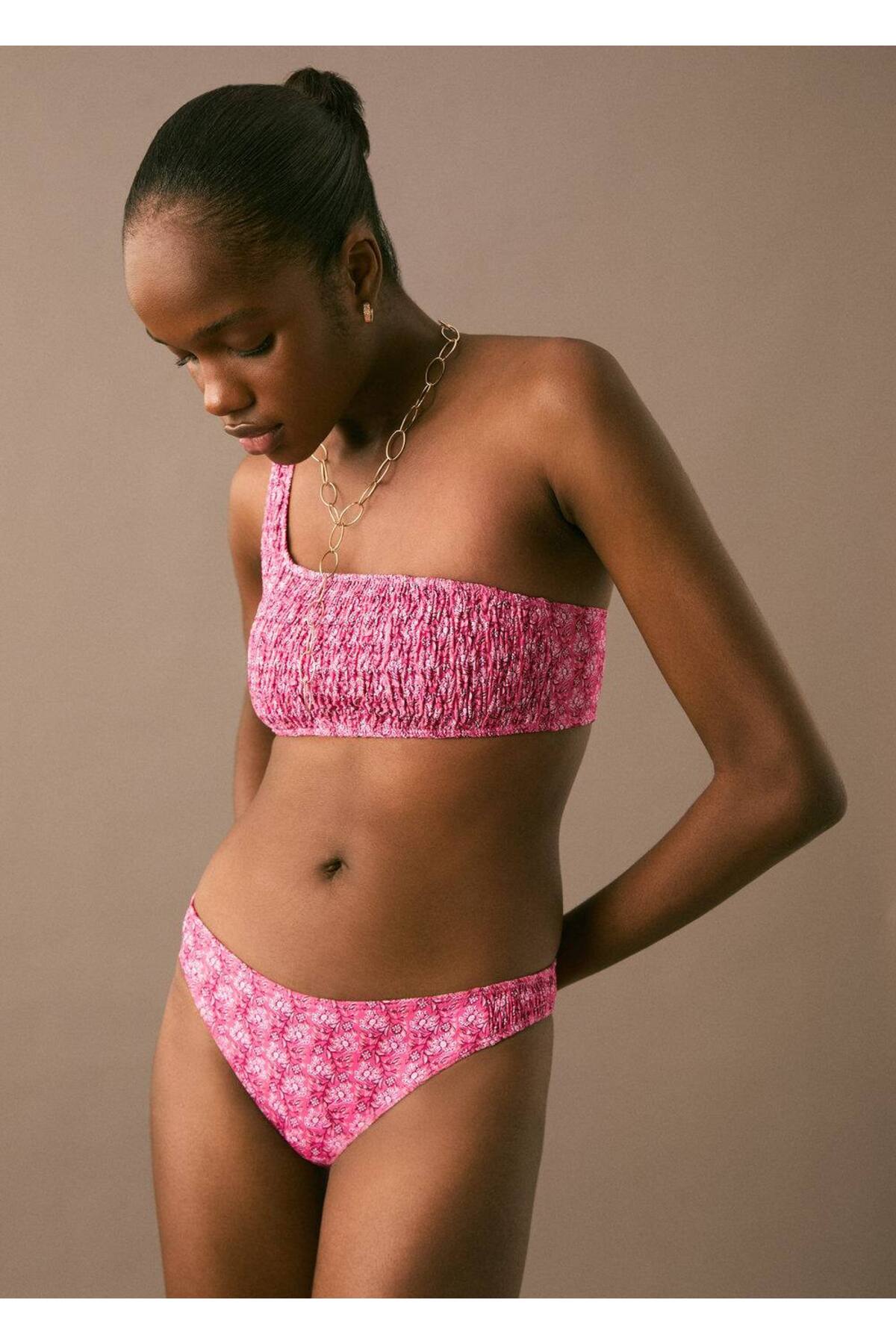 Asimetrik desenli bikini