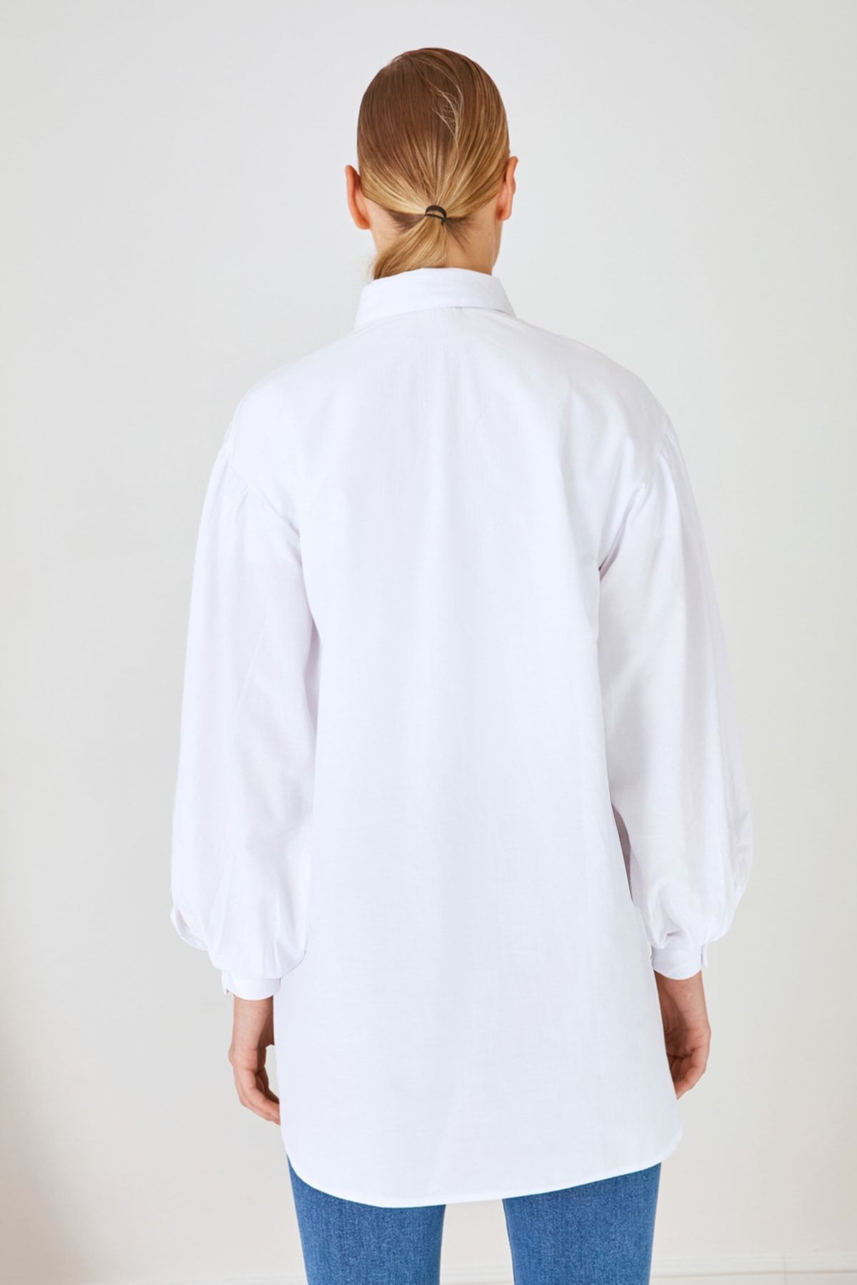 Trendyol Modest-White Balloon Sleeve Basic Woven Shirt with Long Back Pocket Detail TCTSS21GO0976 5