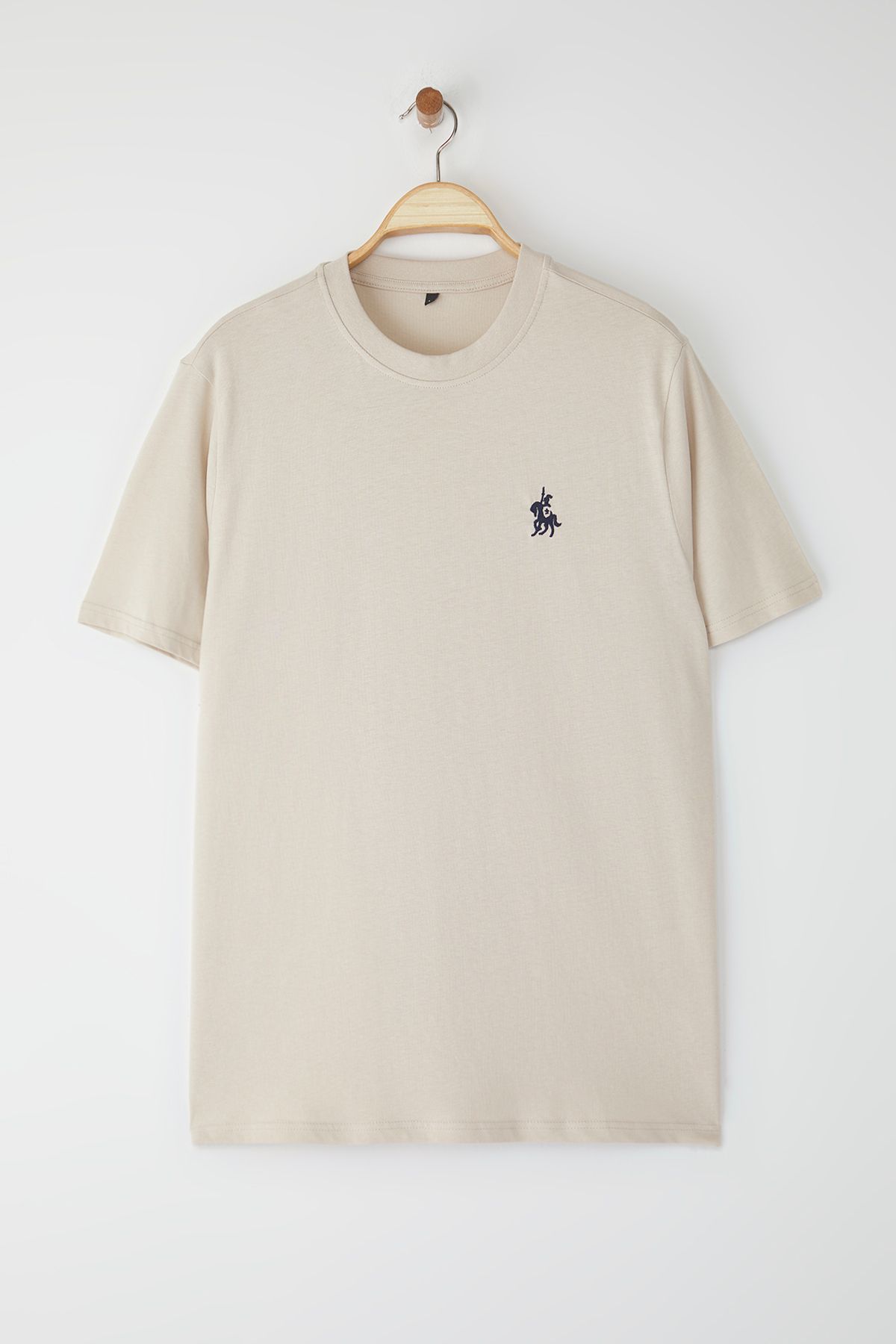 Trendyol Collection-T-Shirt aus 100 % Baumwolle – reguläre Passform – Details bestickt: TMNSS24TS00056 2